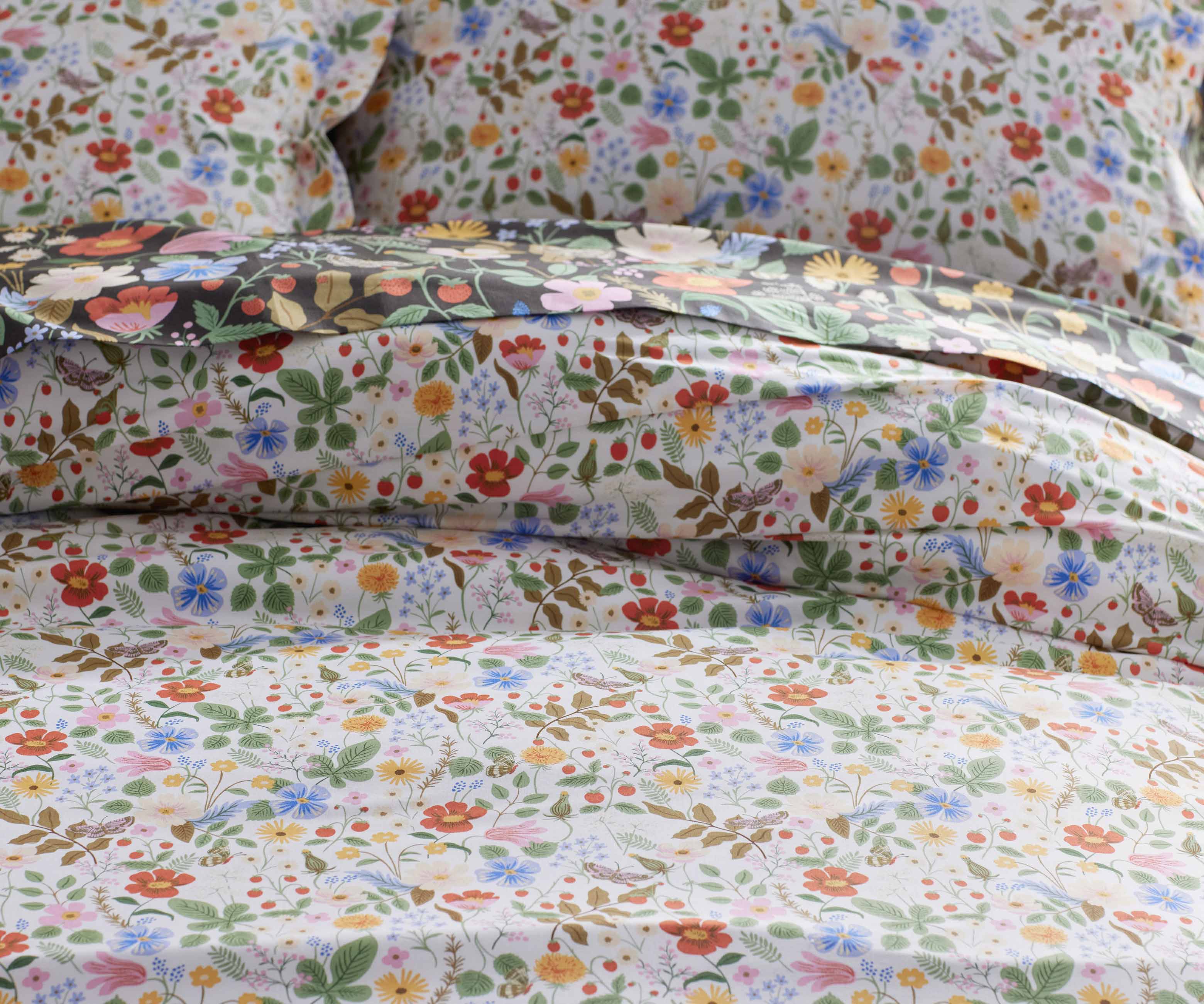 Percale Comforter - Strawberry Fields White