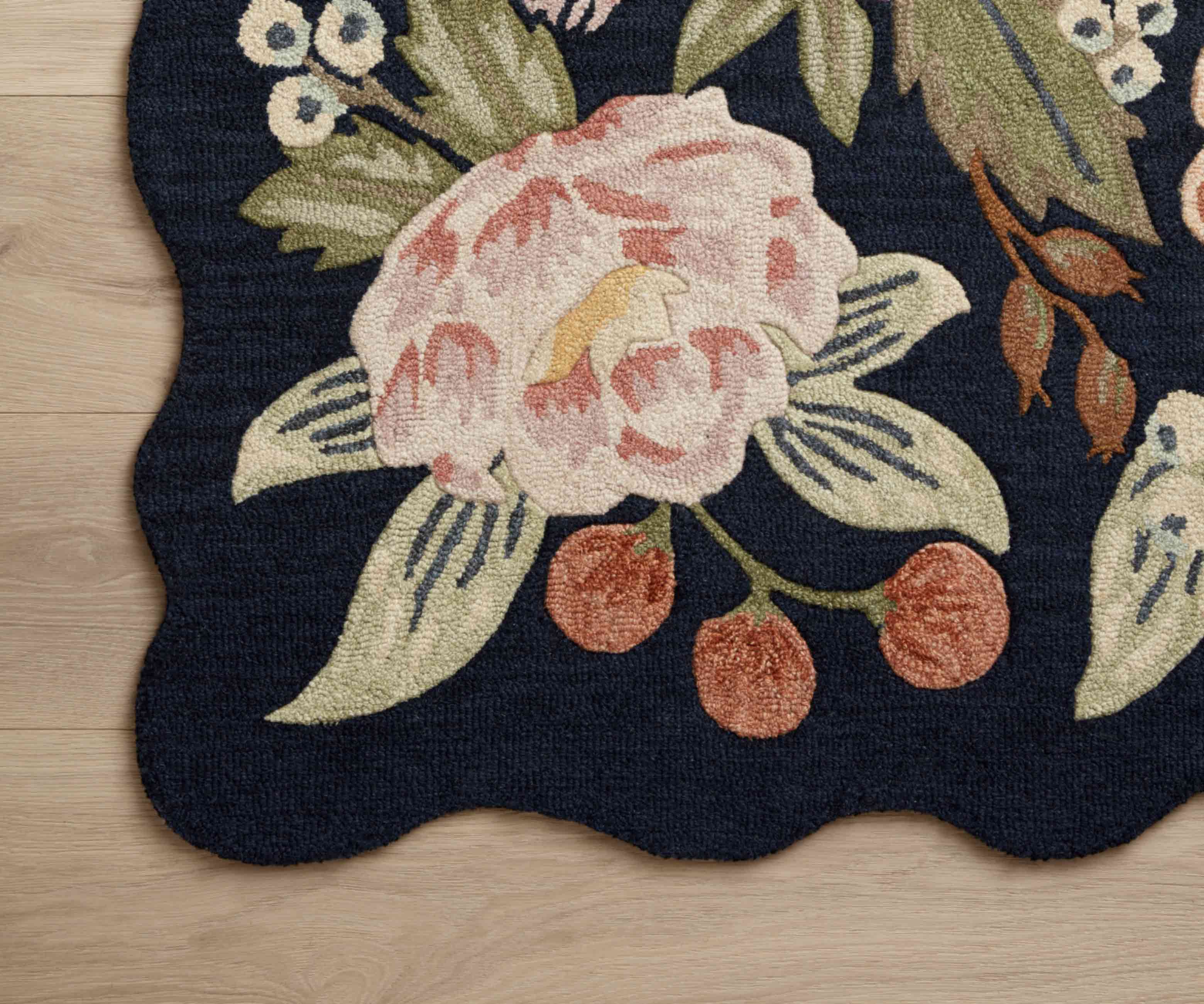 Vintage Blossoms Wool-Hooked Rug - Navy