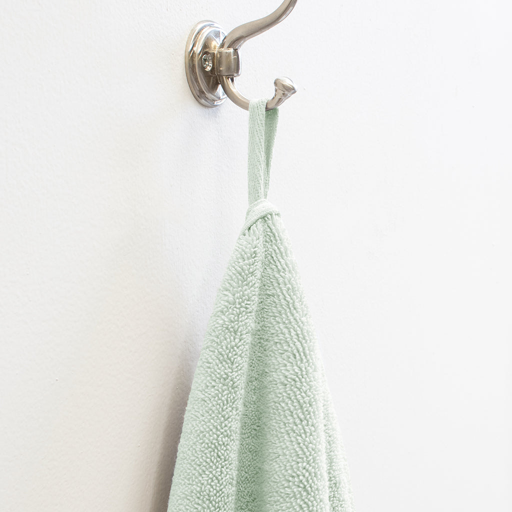 Plush Mint Green Towel Essentials Bundle (2 Wash + 2 Hand + 2 Bath Towels)