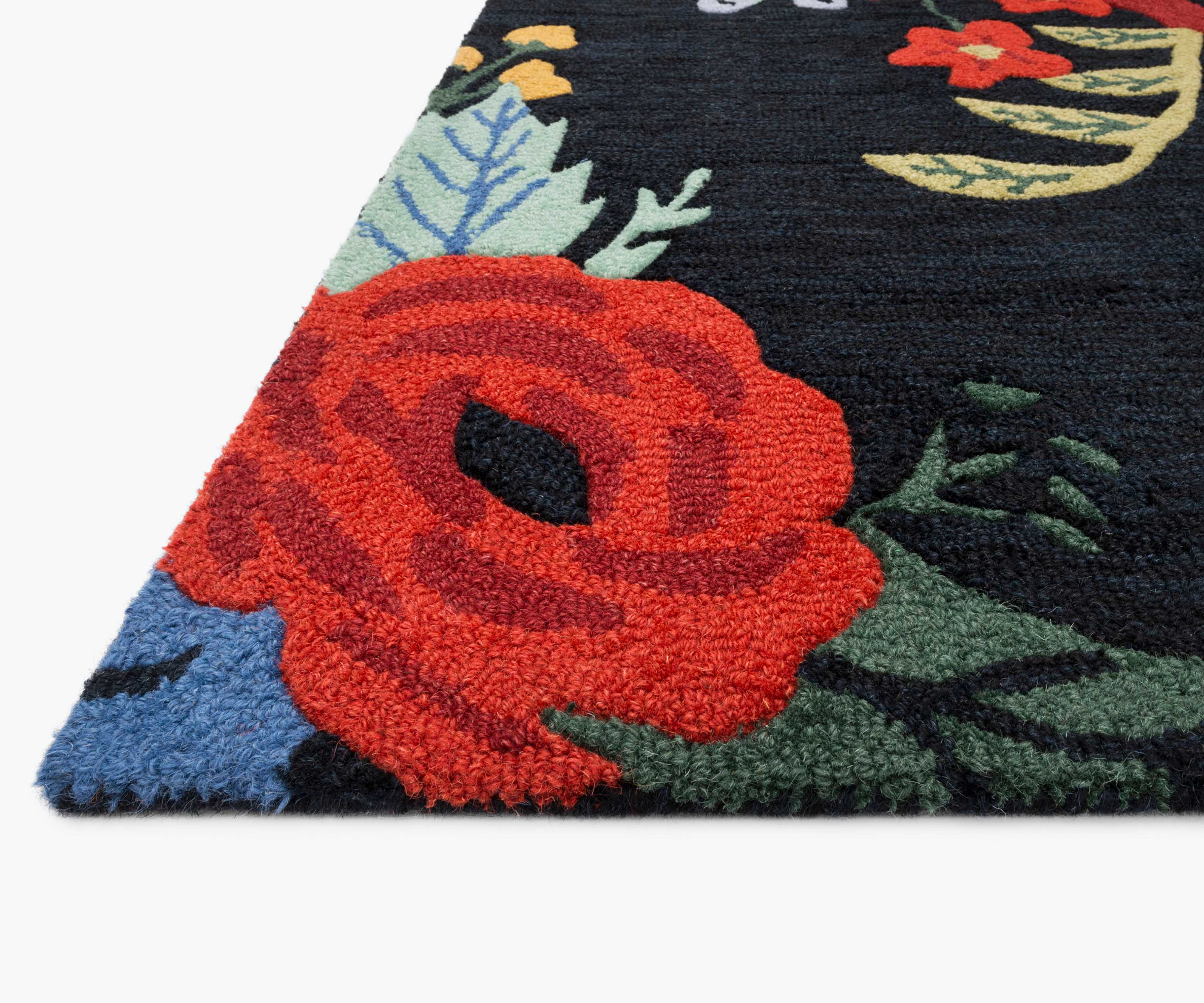 Les Fleurs Juliet Rose Bouquet Wool-Hooked Rug - Black