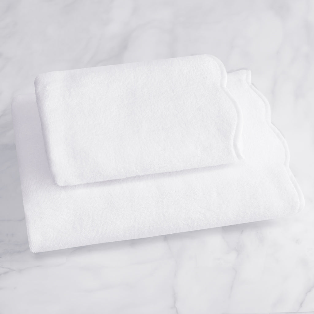 White Scalloped Plush White Towel Spa Bundle (2 Wash + 2 Hand + 4 Bath Towels)