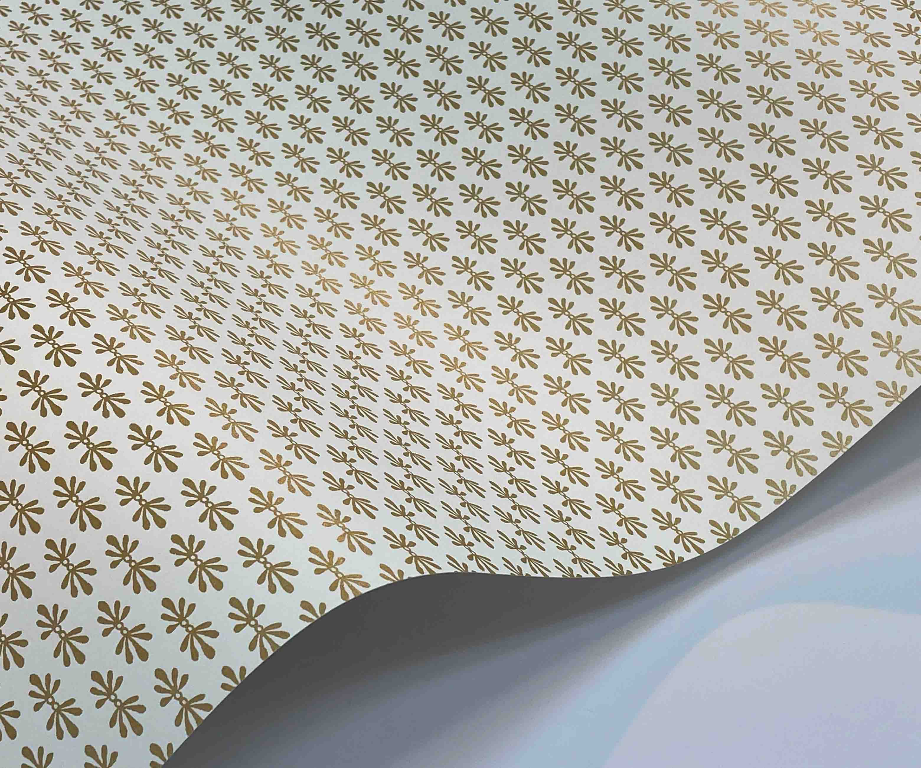 Petal Wallpaper - White & Metallic Gold