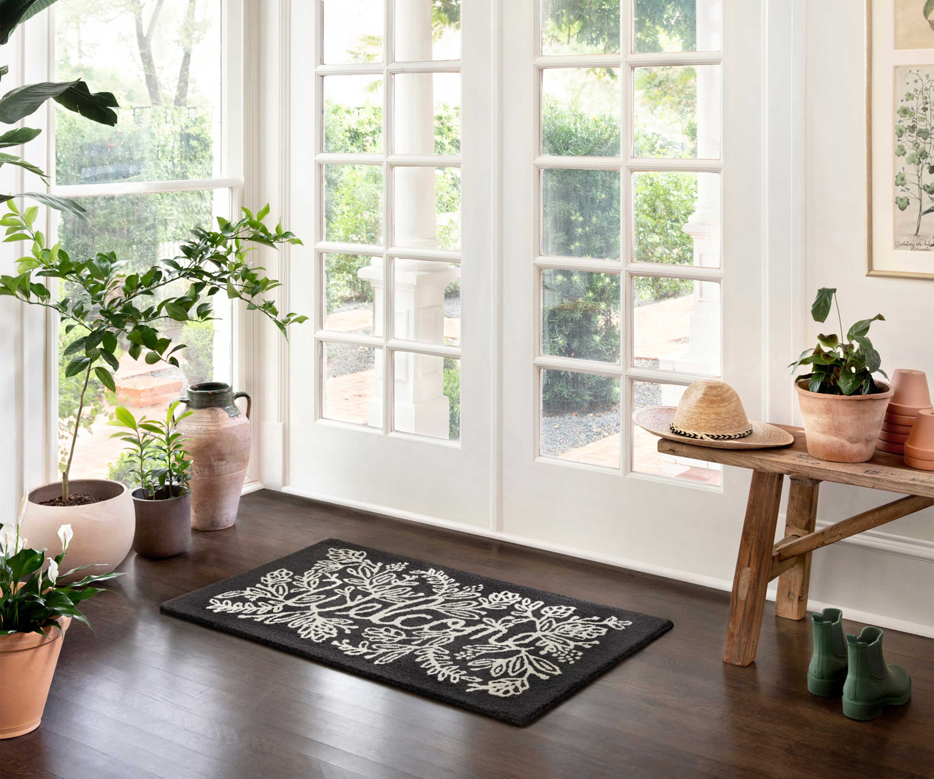 Minnie Welcome Wool-Hooked Rug - Black