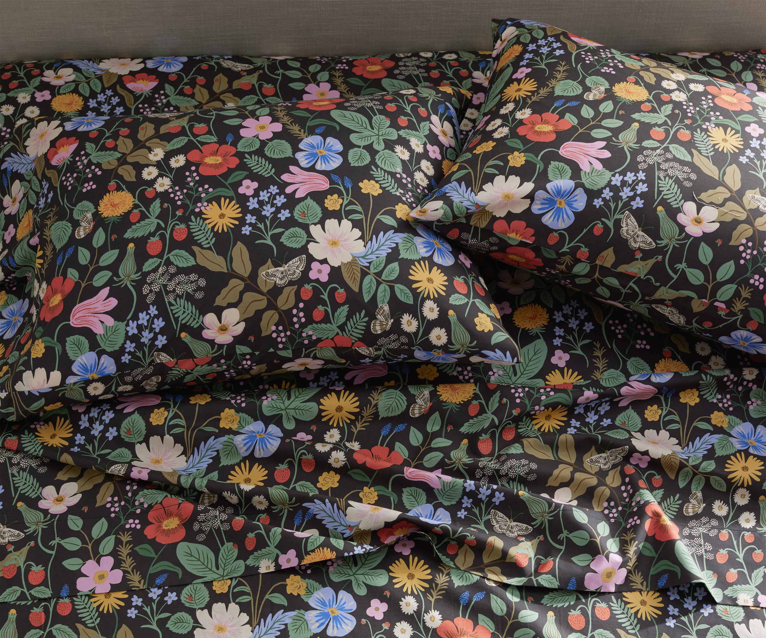 Percale Fitted Sheet - Strawberry Fields Black