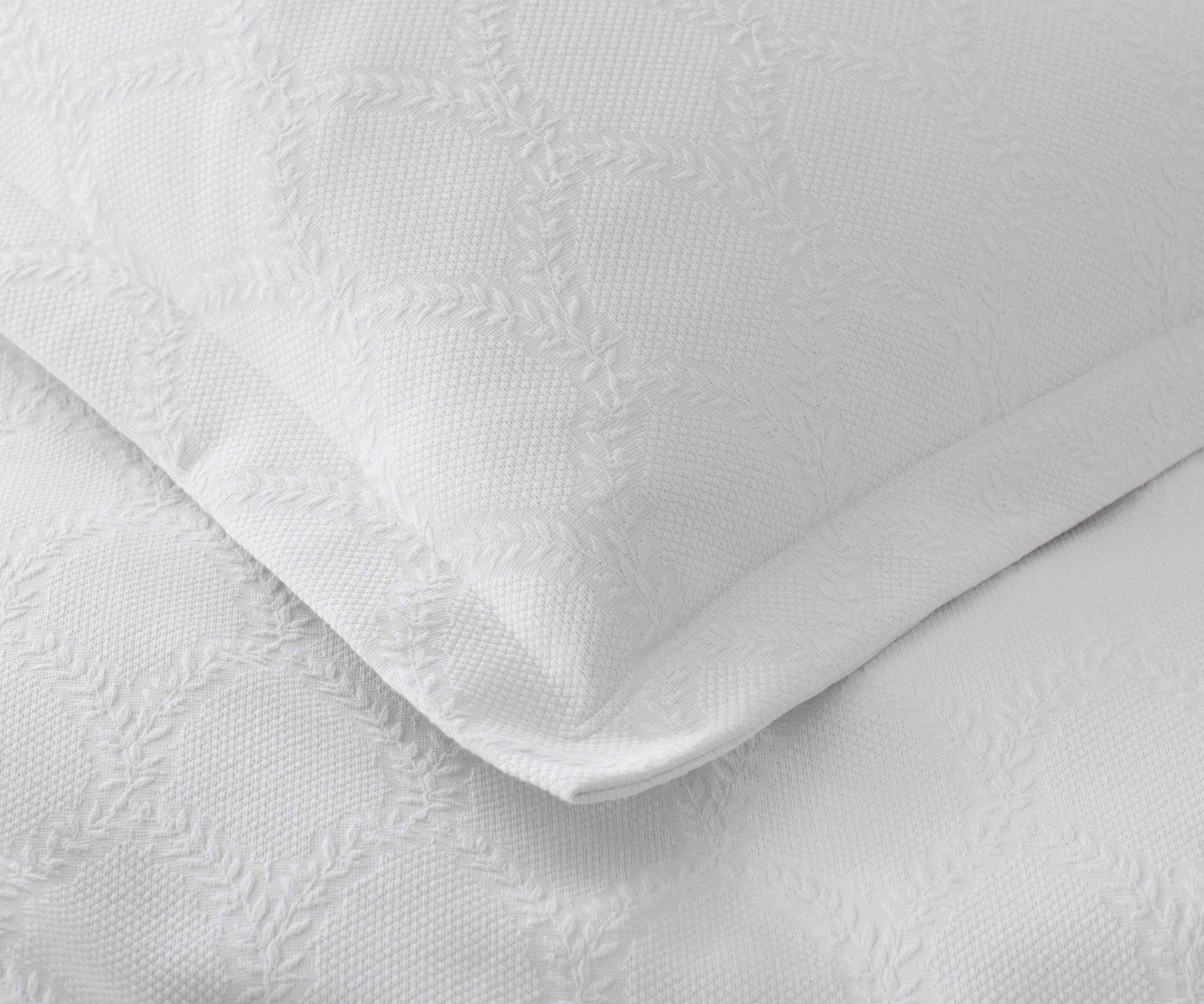 Matelassé Coverlet Sham - Laurel Ivory