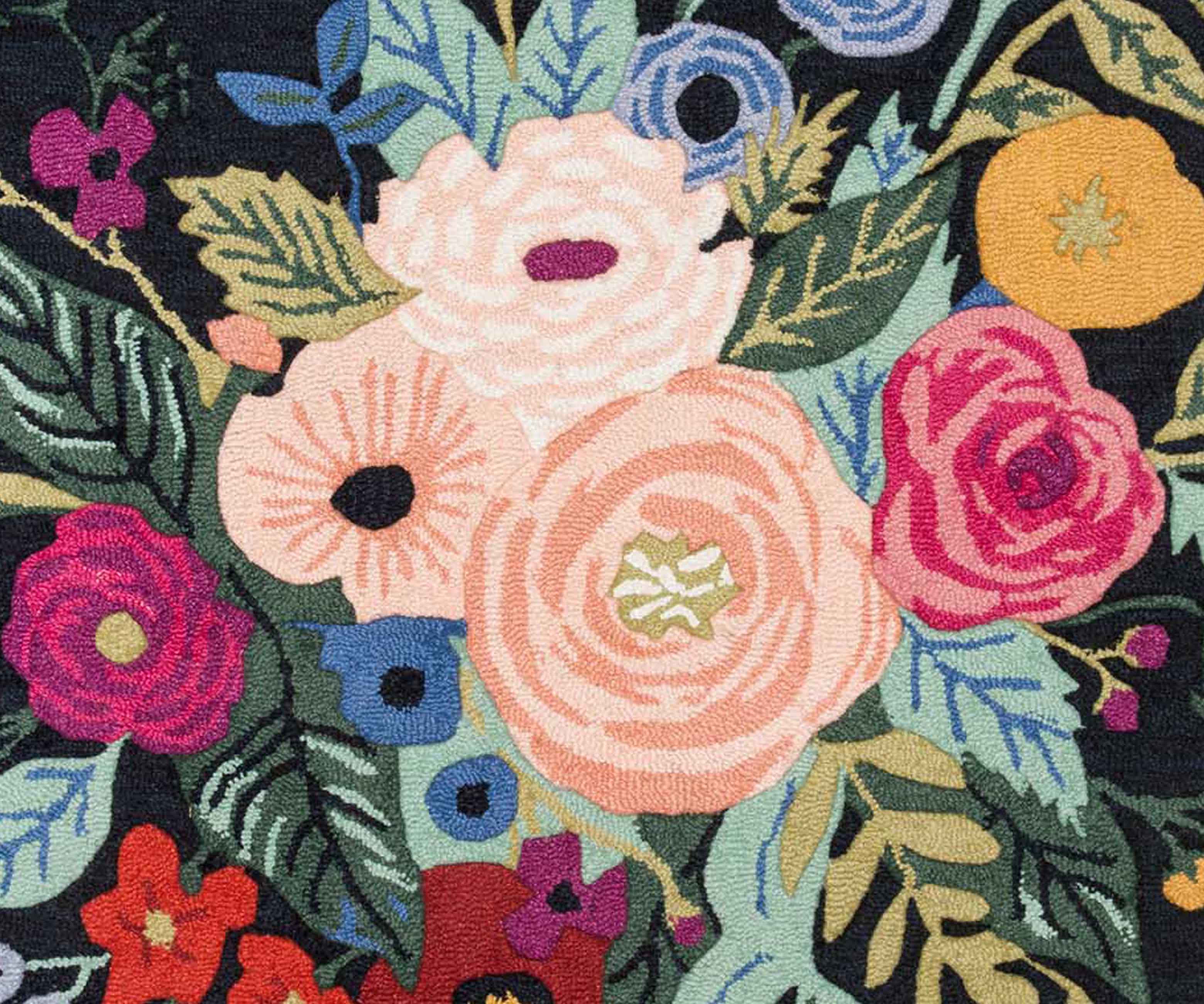 Les Fleurs Juliet Rose Bouquet Wool-Hooked Rug - Black