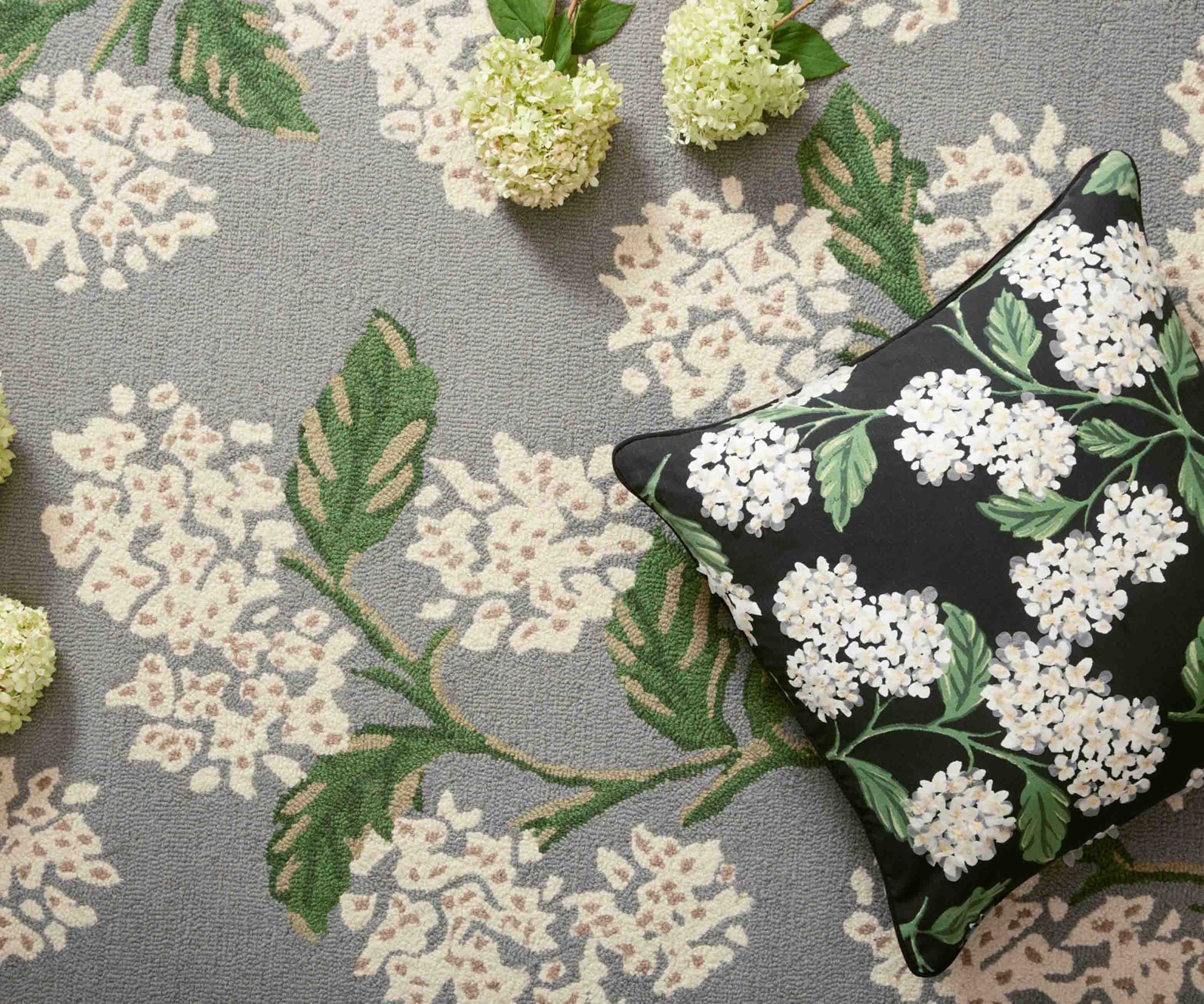 Joie Hydrangea Wool-Hooked Rug - Grey