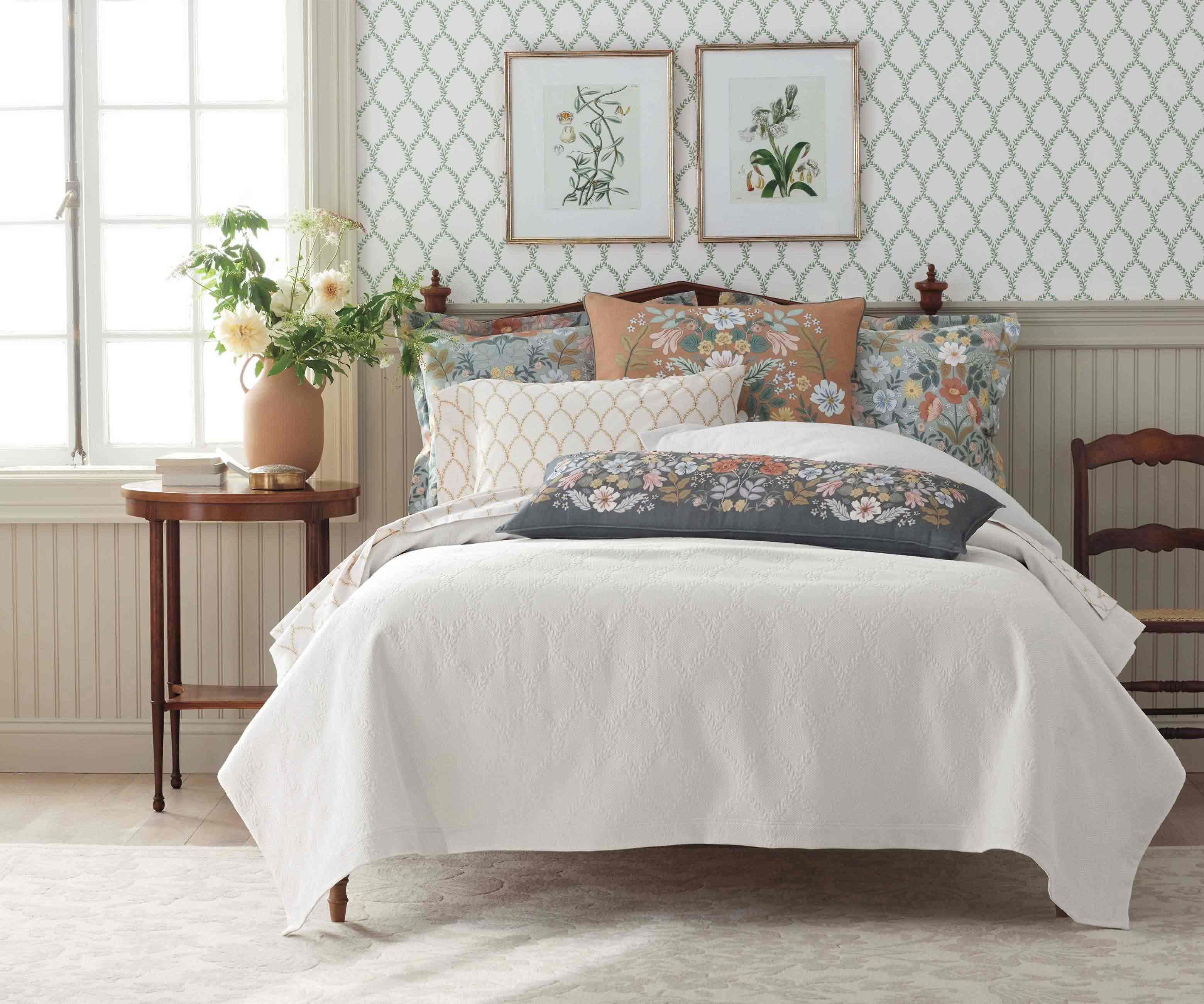 Matelassé Coverlet - Laurel Ivory