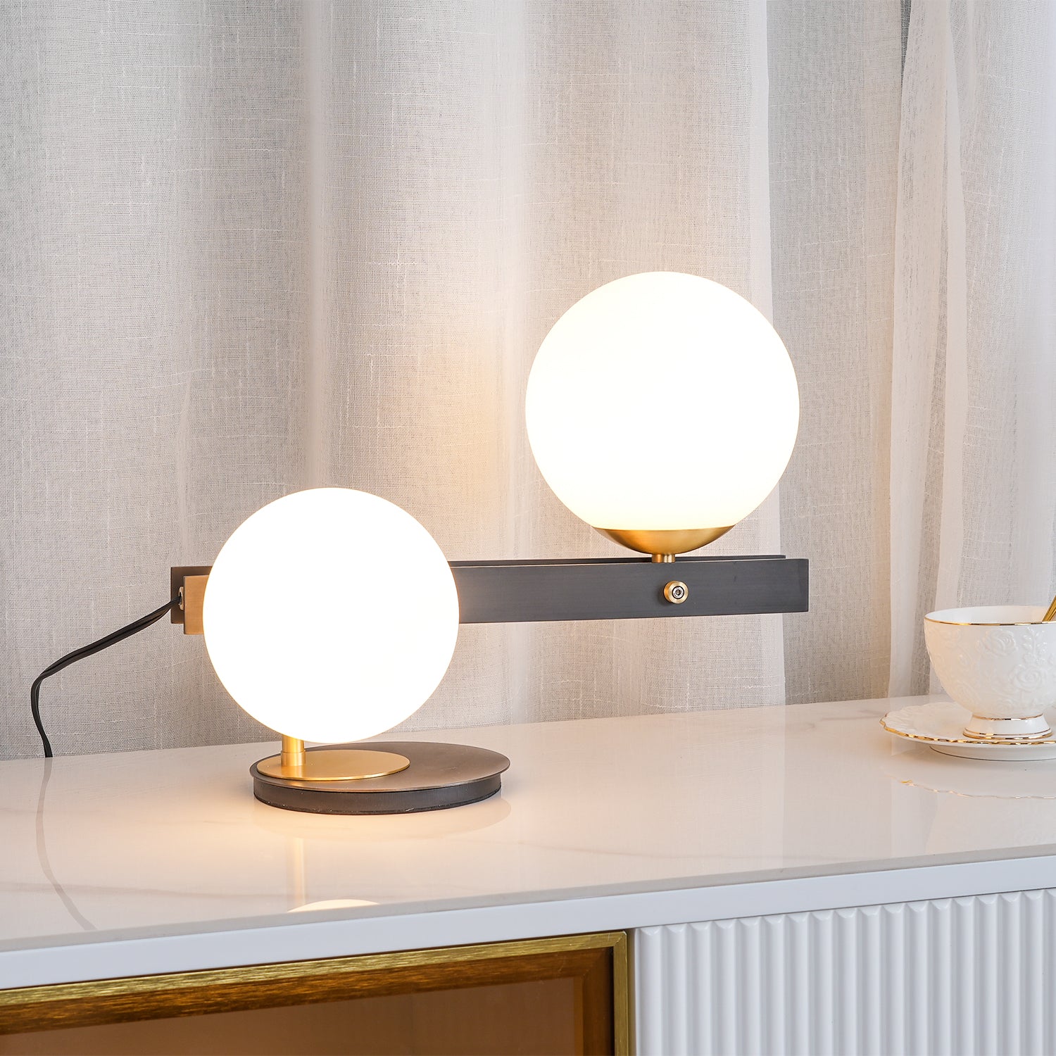 Planeta Table Lamp