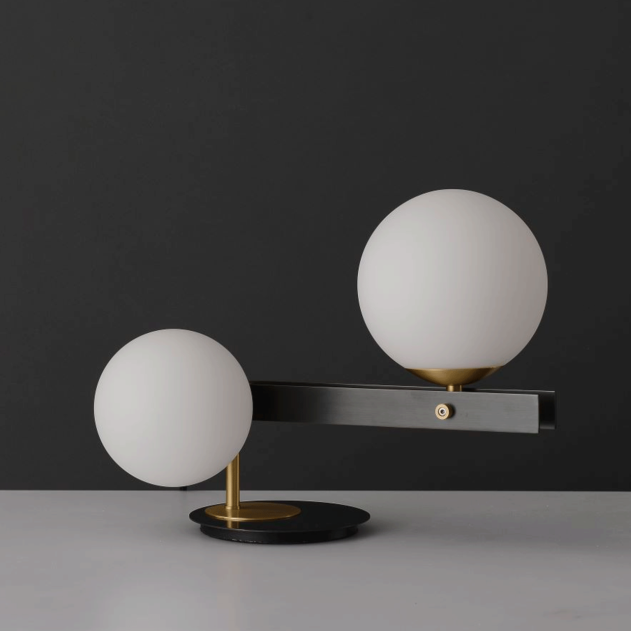 Planeta Table Lamp