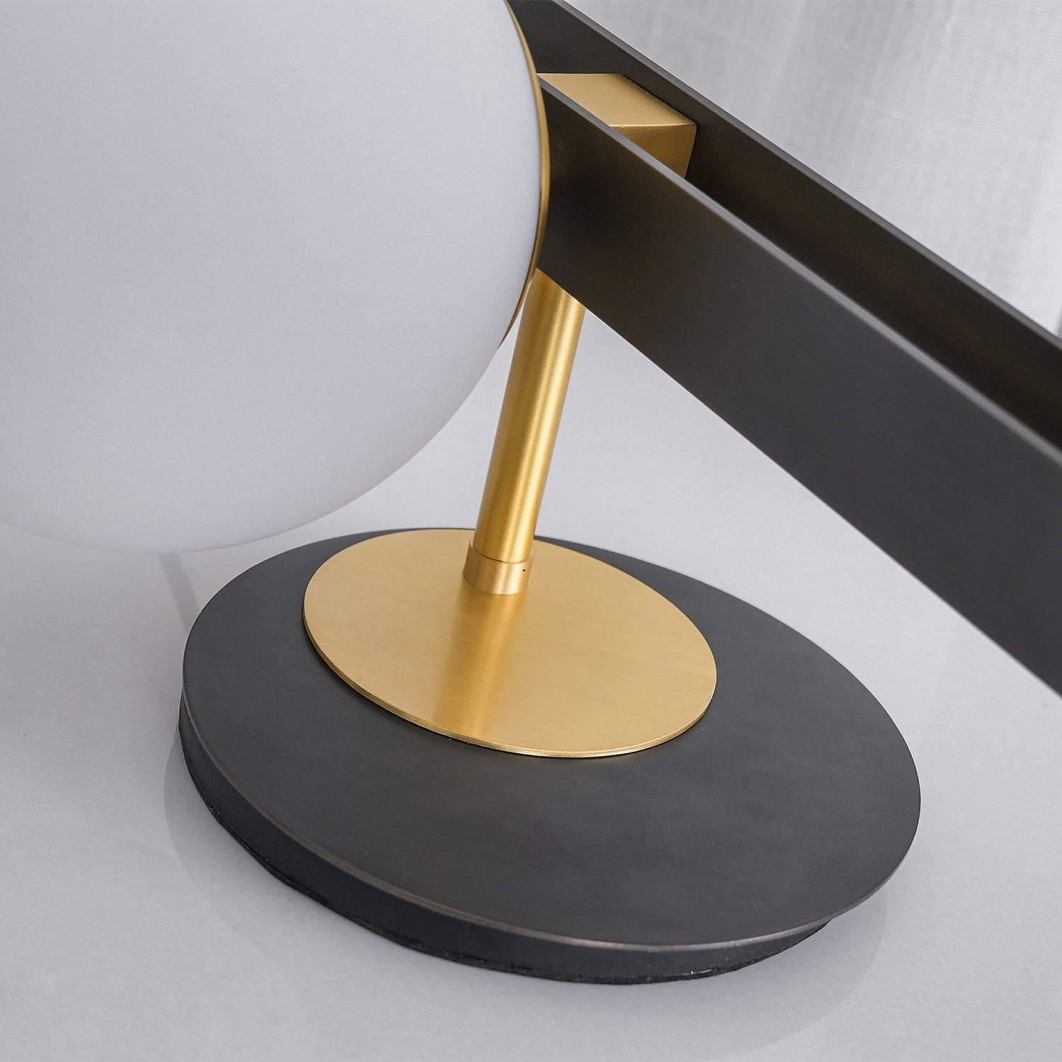 Planeta Table Lamp