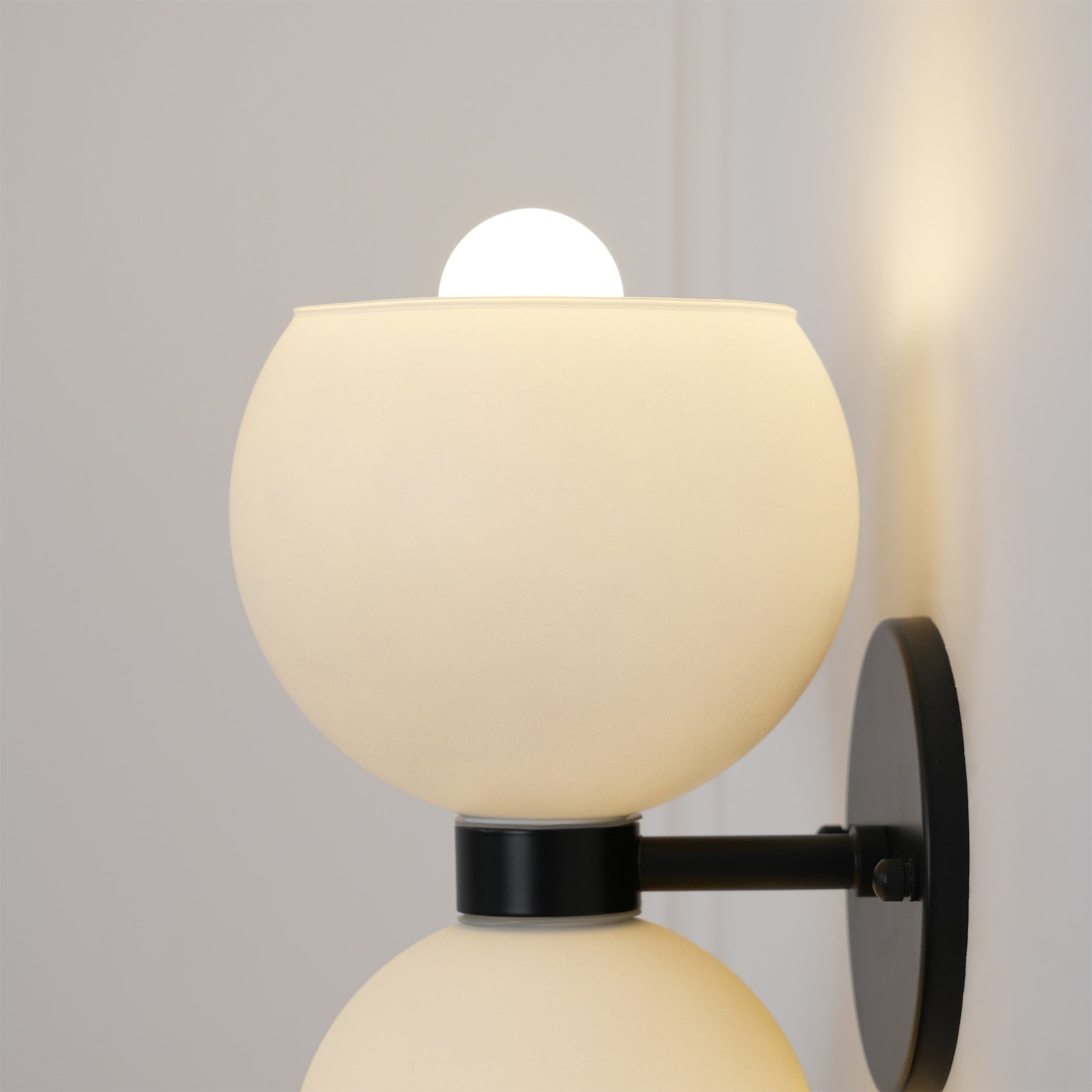 Round Pearl Sconce