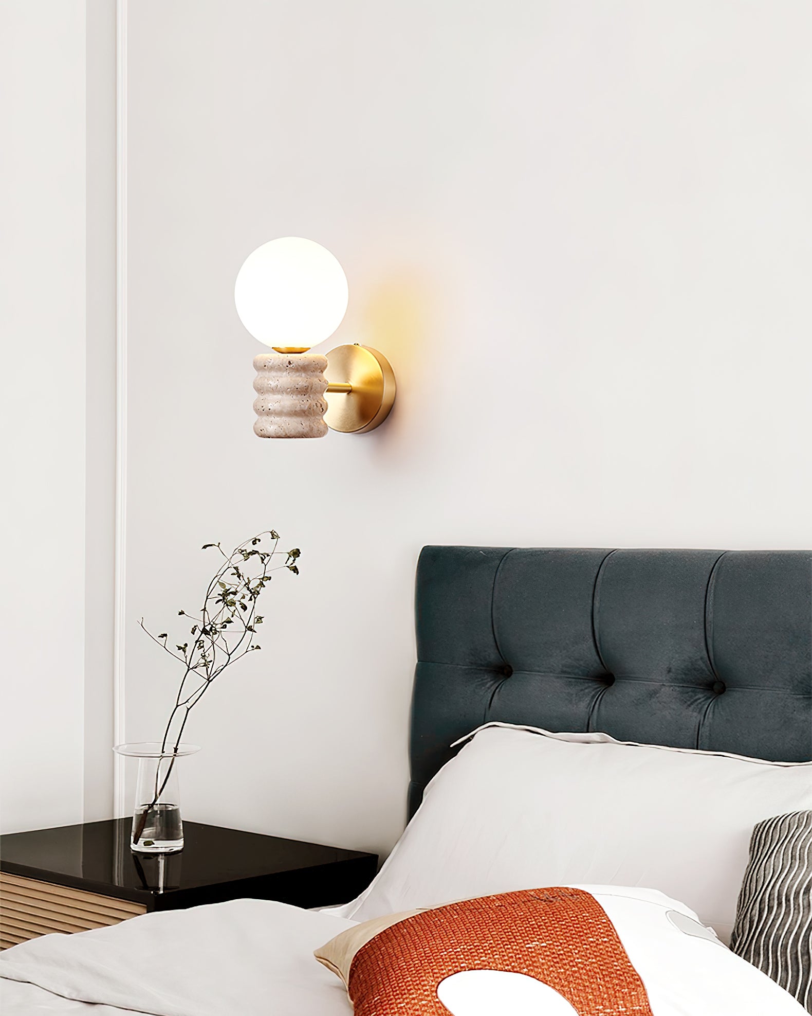 Romus Wall Lamp