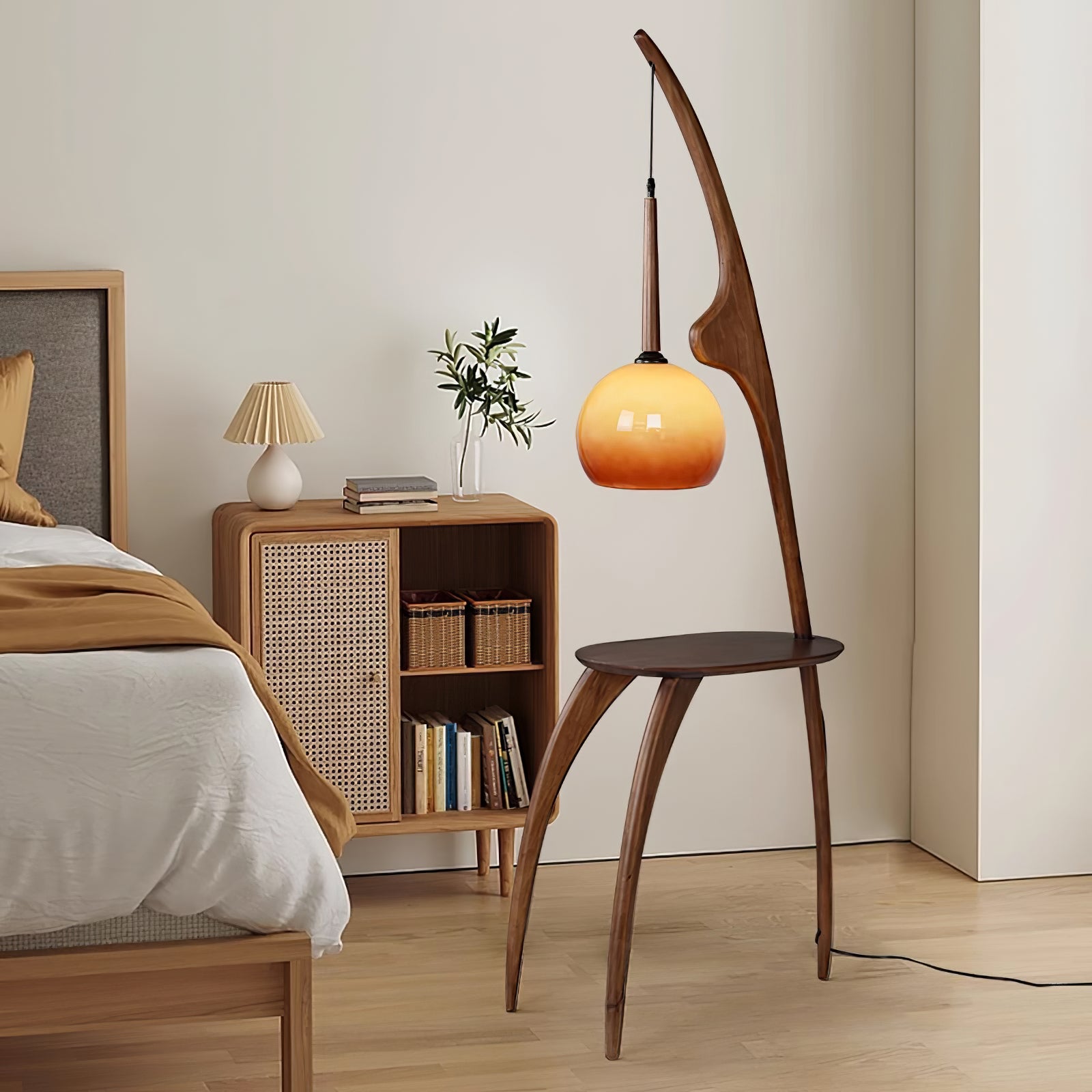 Curved Mantis Arm Floor Lamp