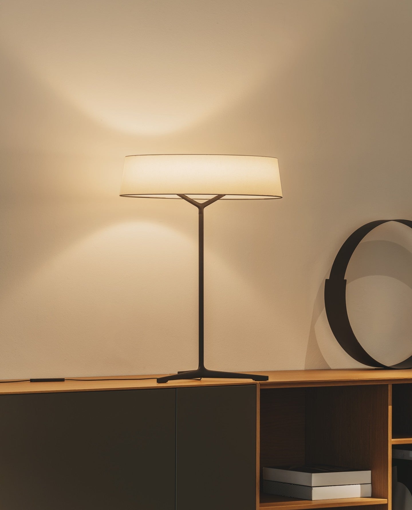 Dama Table Lamp