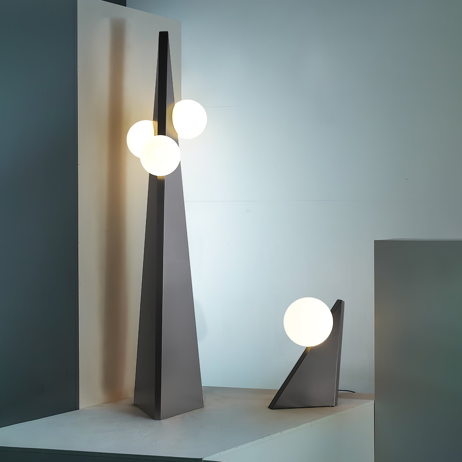 Noir Roy Table Lamp