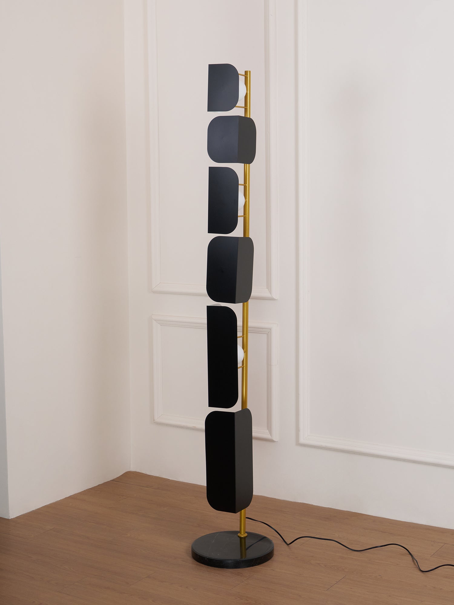 Leagan Floor Lamp