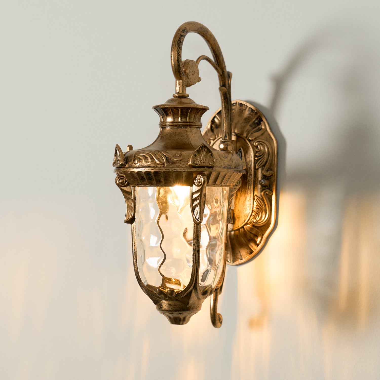 Heritage Outdoor Wall Lamp