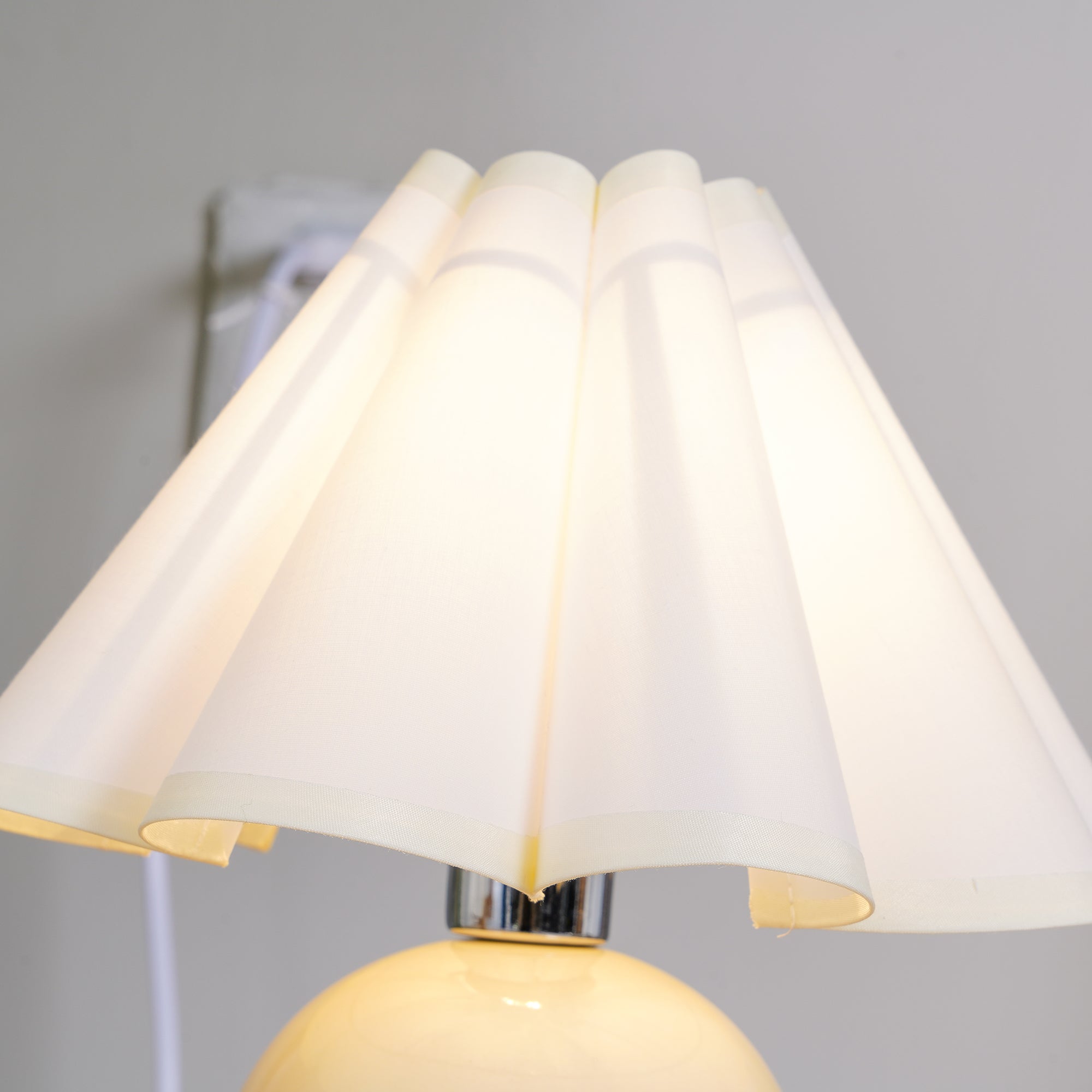 Kicsi Knife Pleat Table Lamp