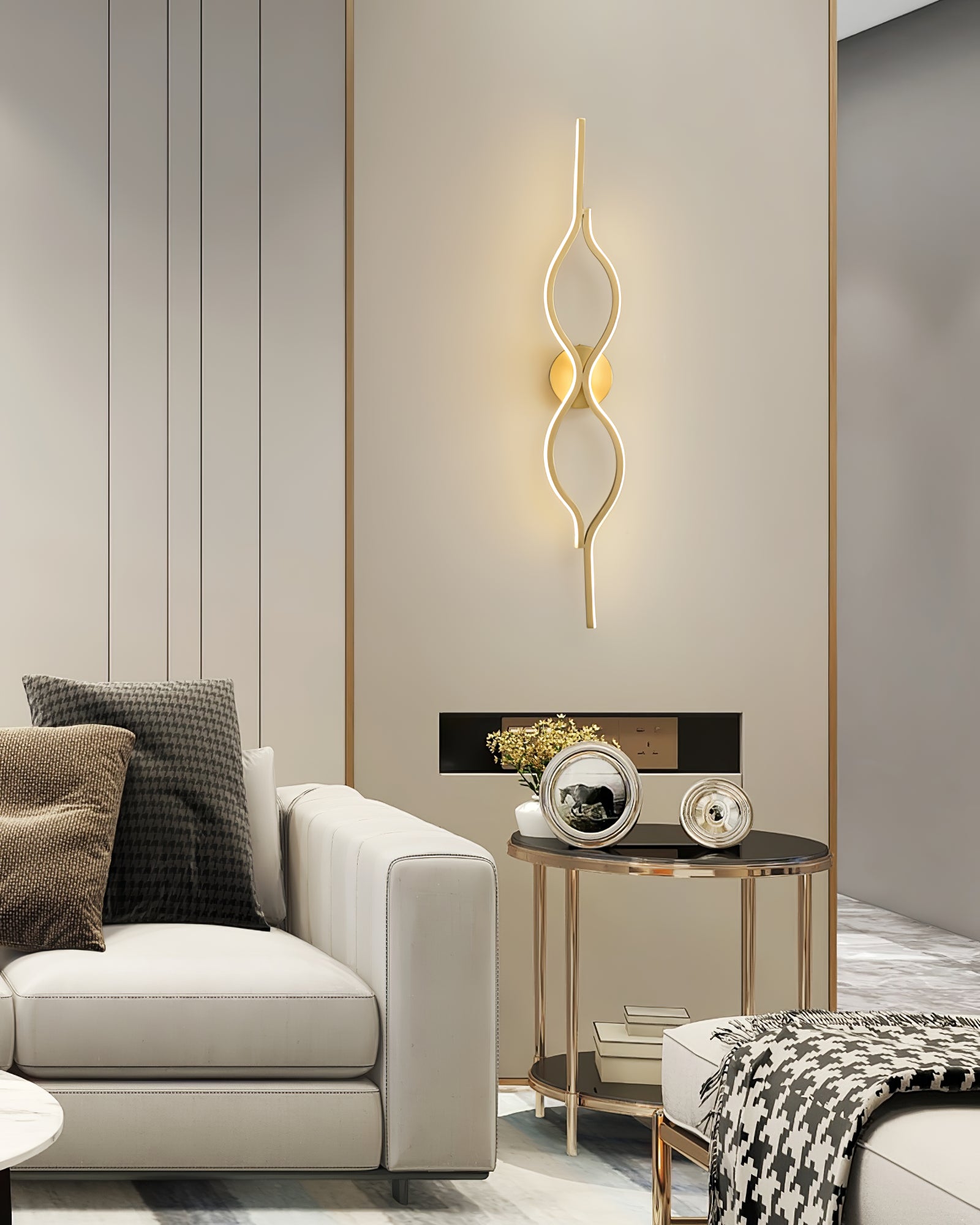 Twist Brass Wall Light