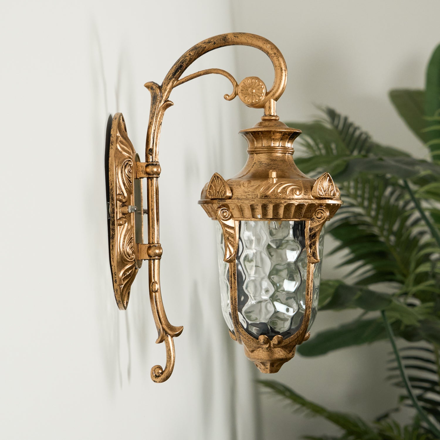 Heritage Outdoor Wall Lamp