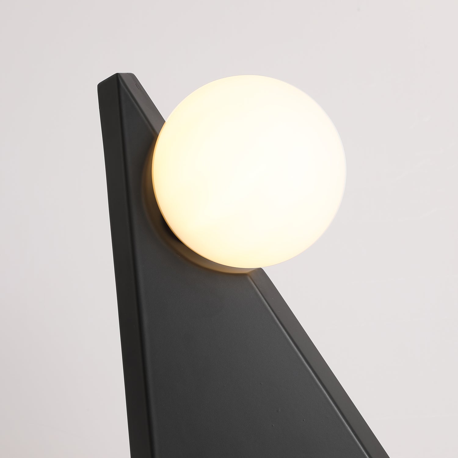 Noir Roy Table Lamp