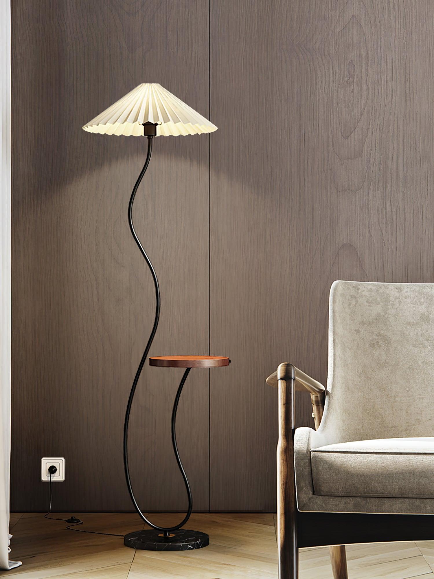 Curvatura Floor Lamp