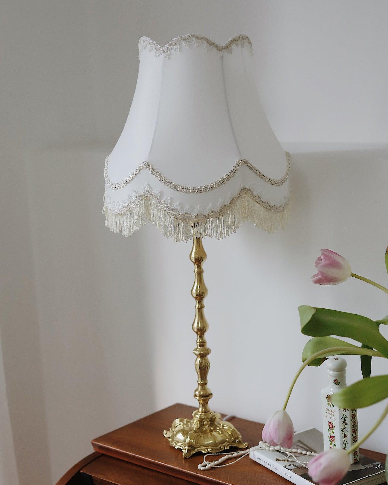 Pantalla Table Lamp