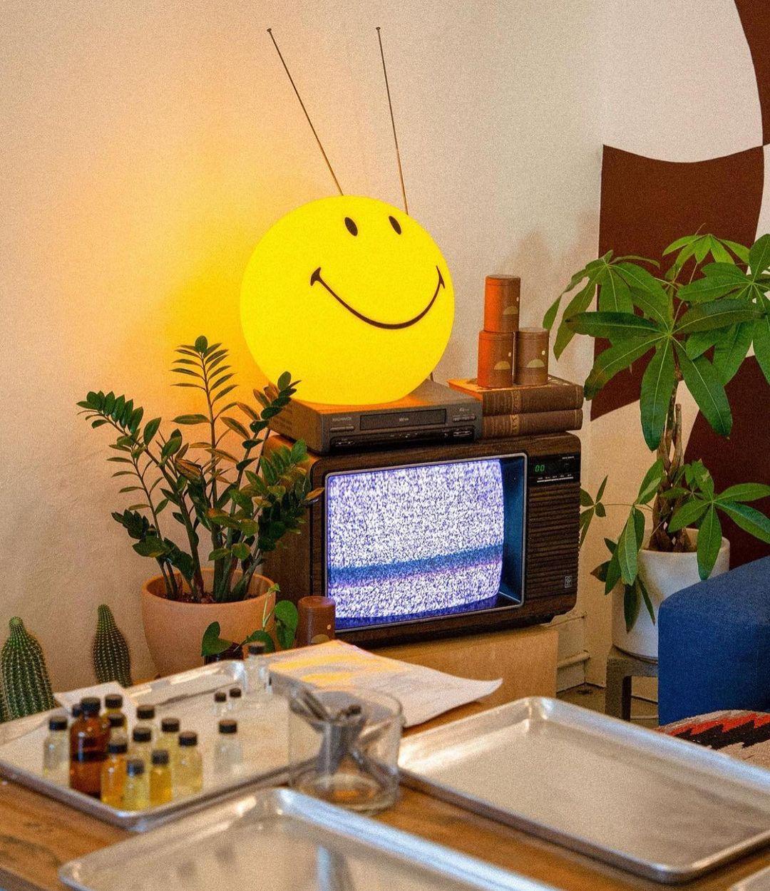 Smiling Rechargeable Table Lamp