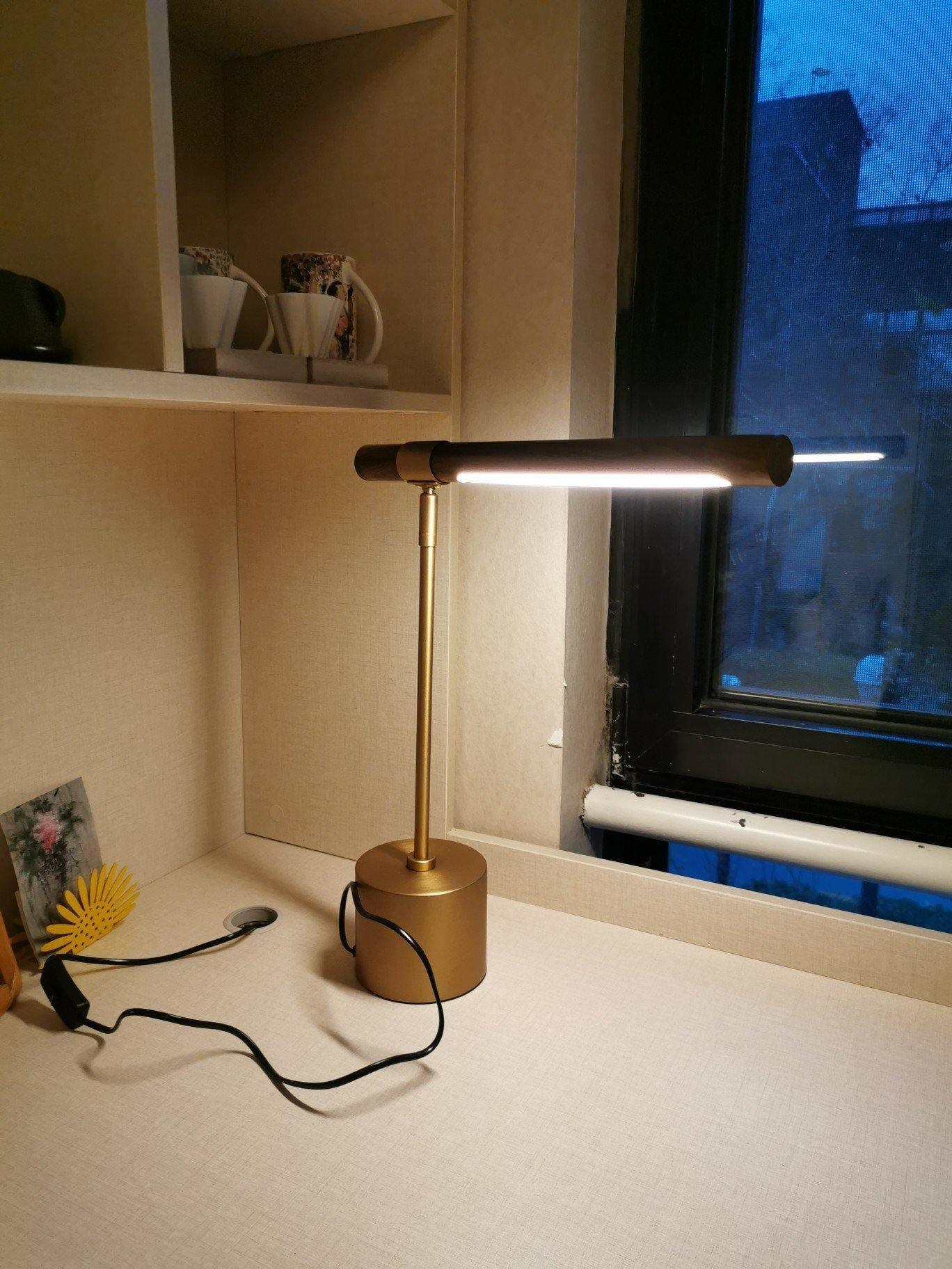 Linear Table Lamp