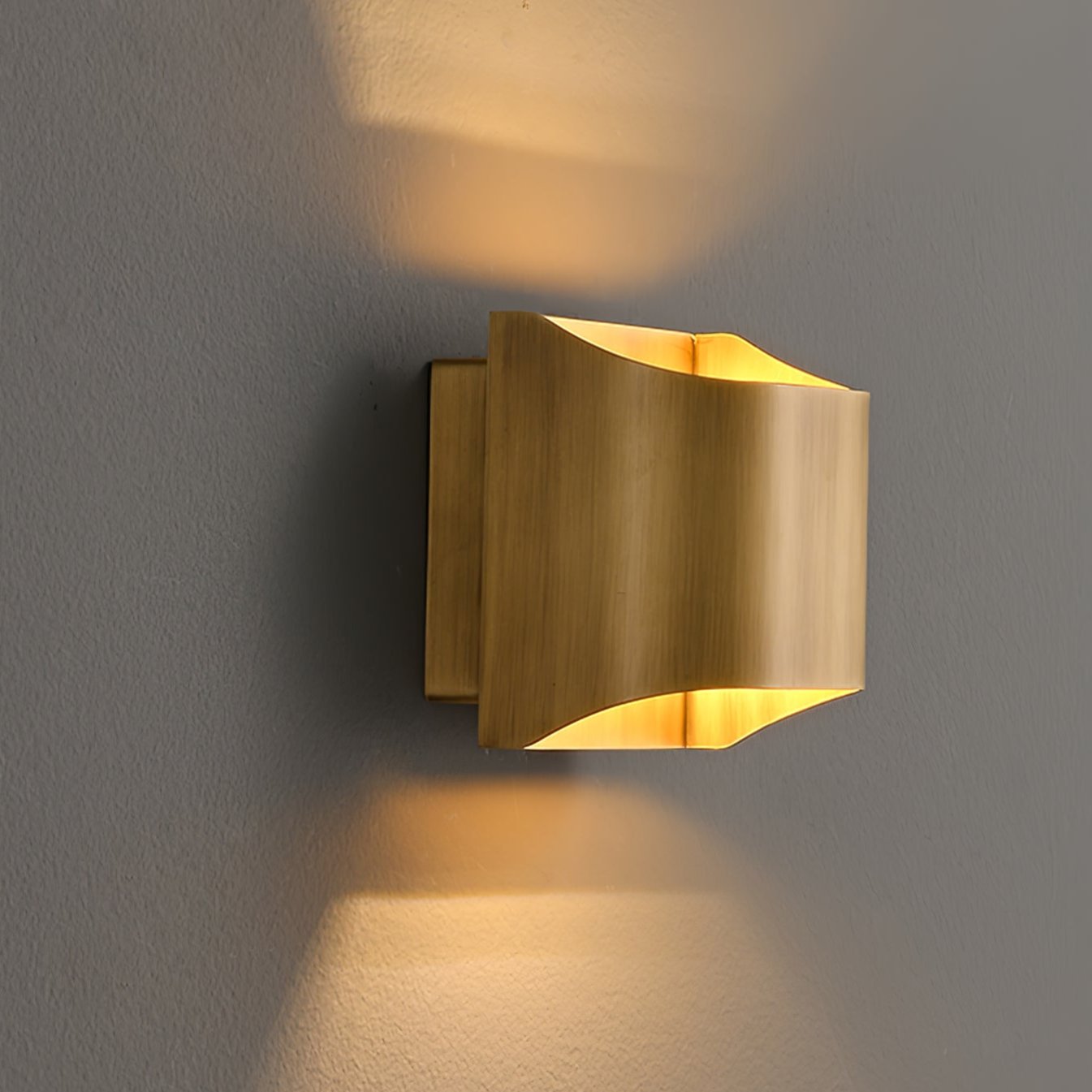 Leclerc Brass Wall Lamp