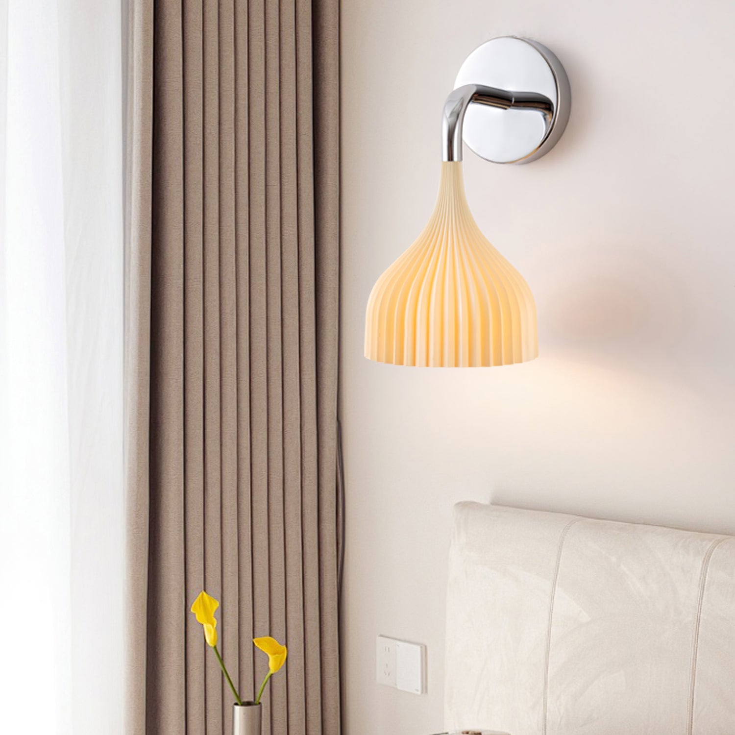 E Wall Lamp