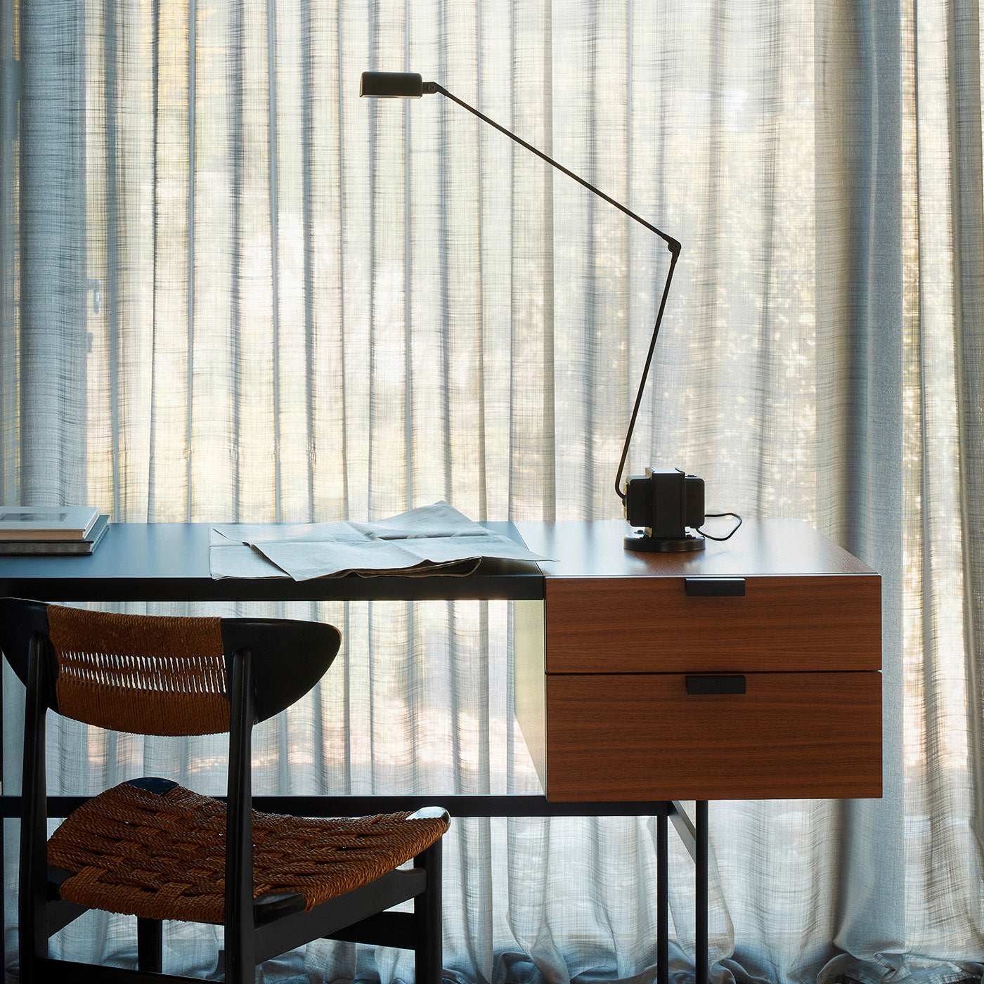 Dynamo Table Lamp