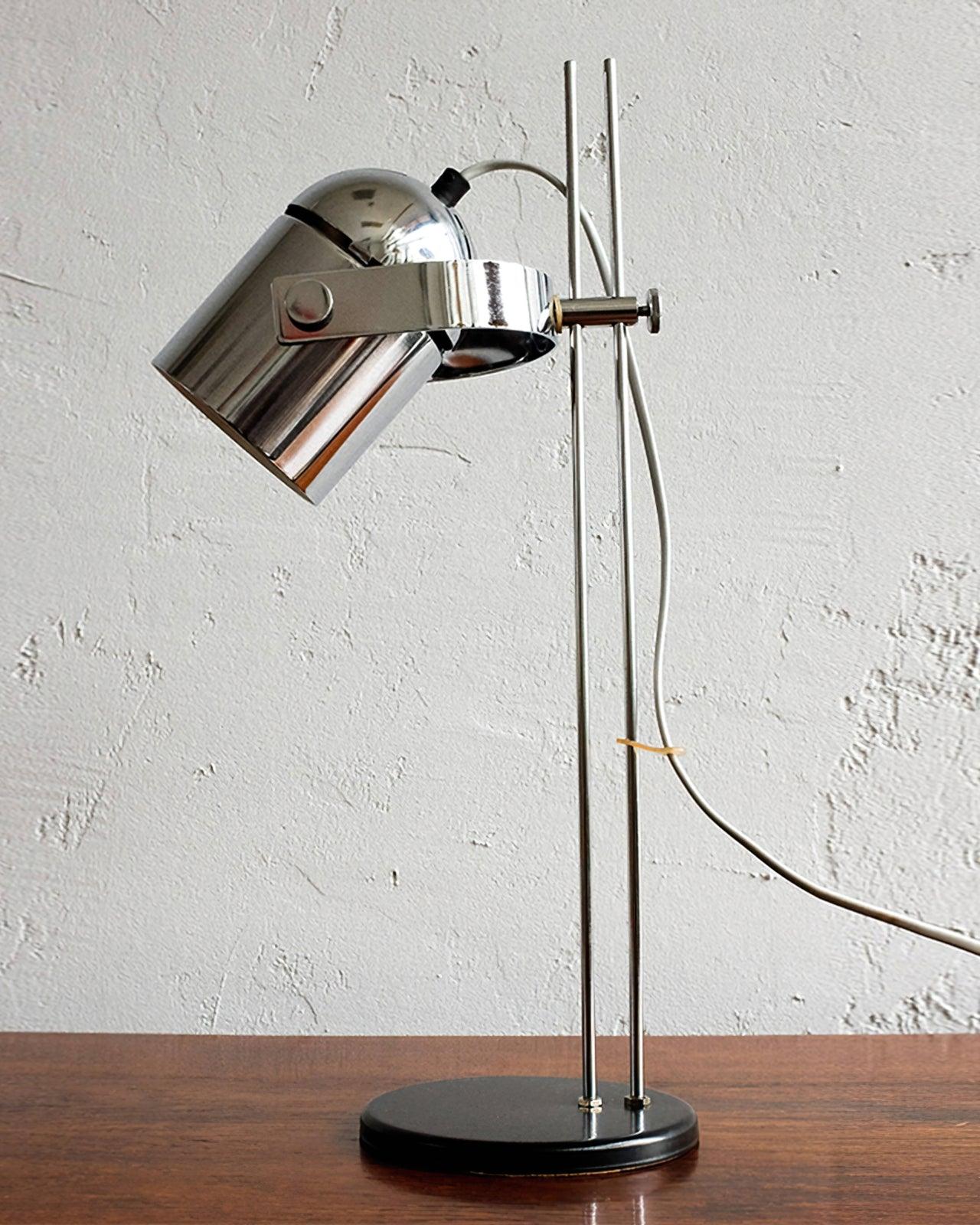 Adjusta Liftable Desk Lamp