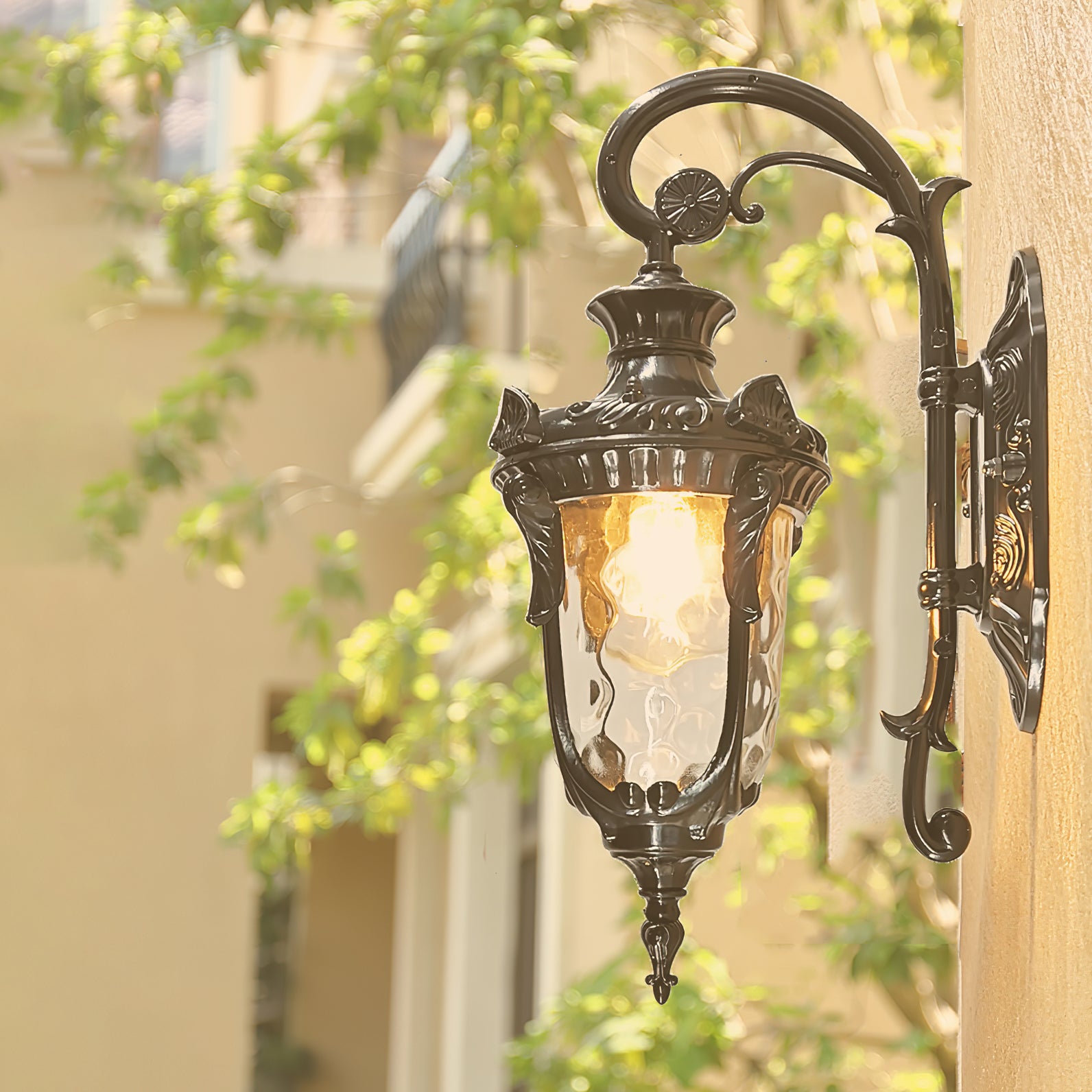 Heritage Outdoor Wall Lamp