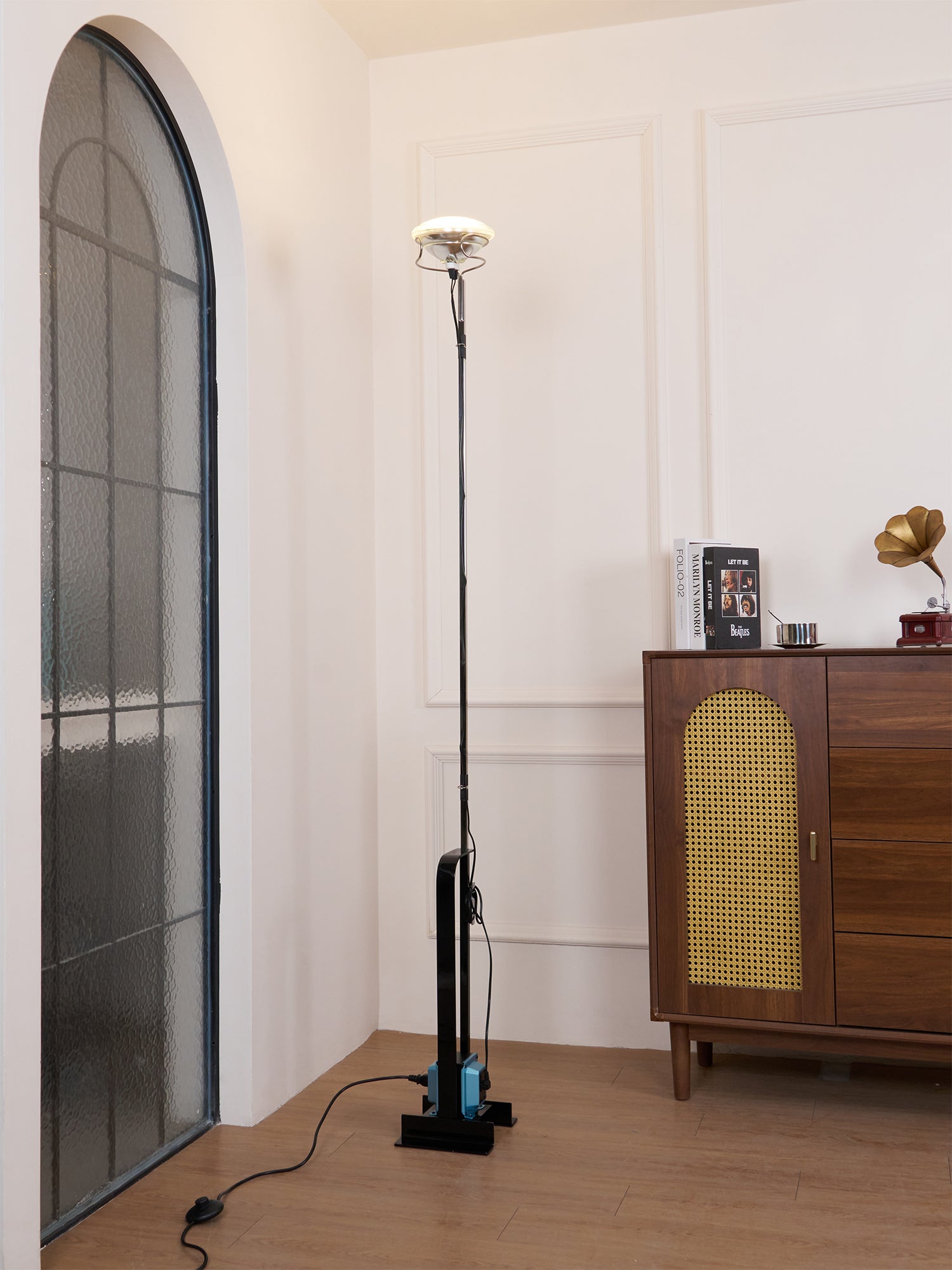 Toio Floor Lamp