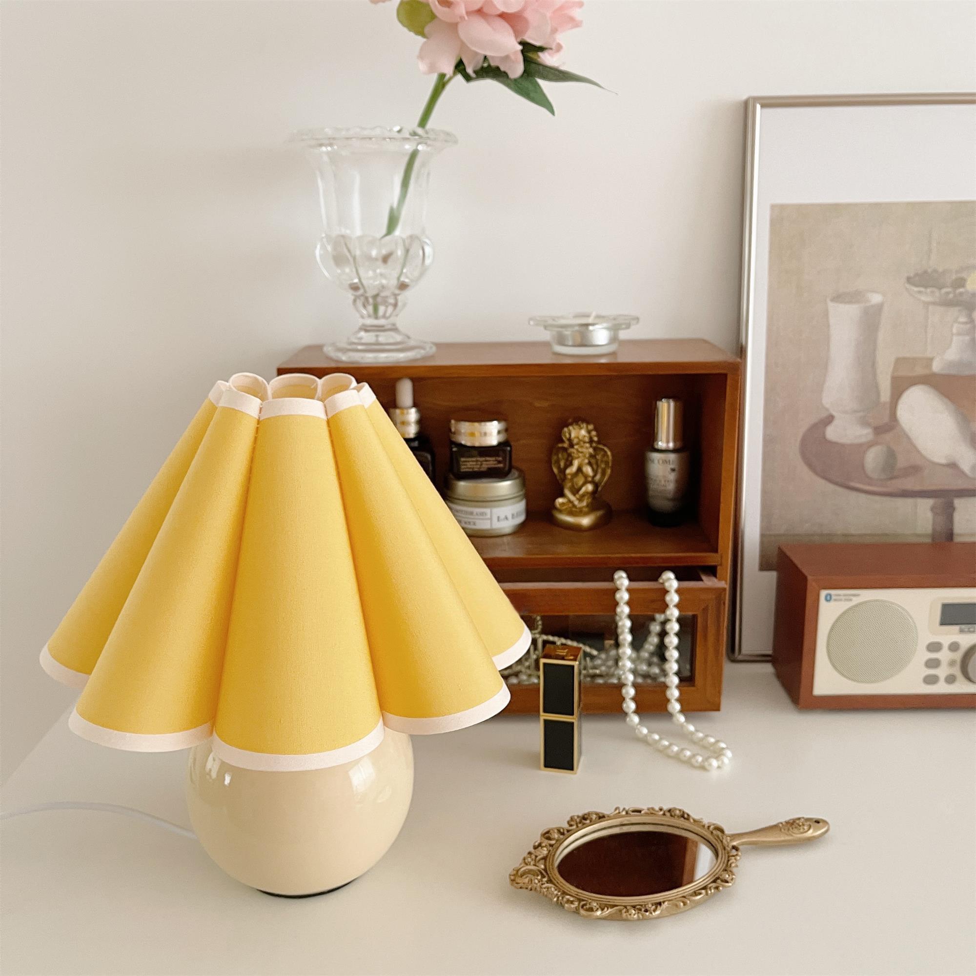 Kicsi Knife Pleat Table Lamp