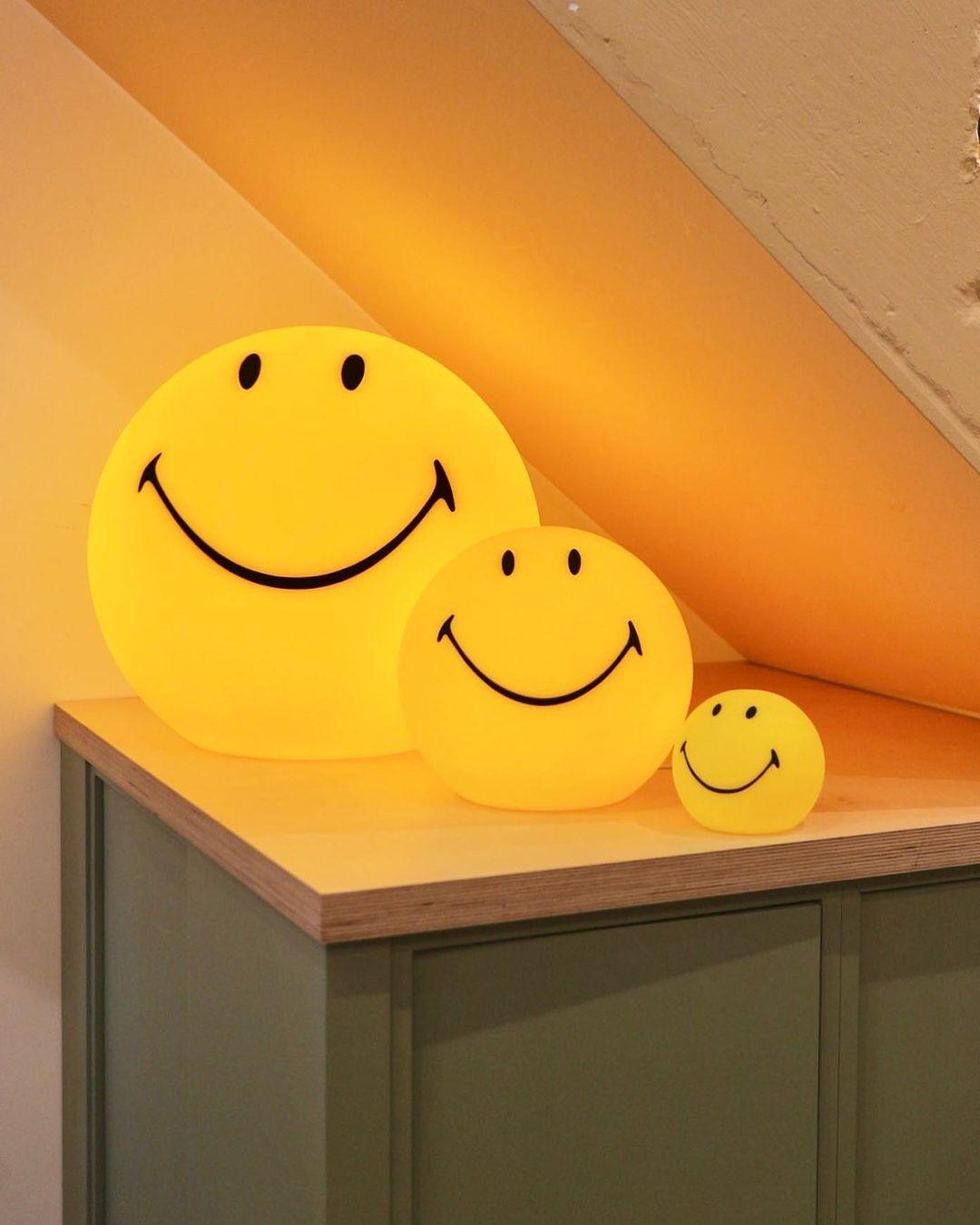 Smiling Rechargeable Table Lamp