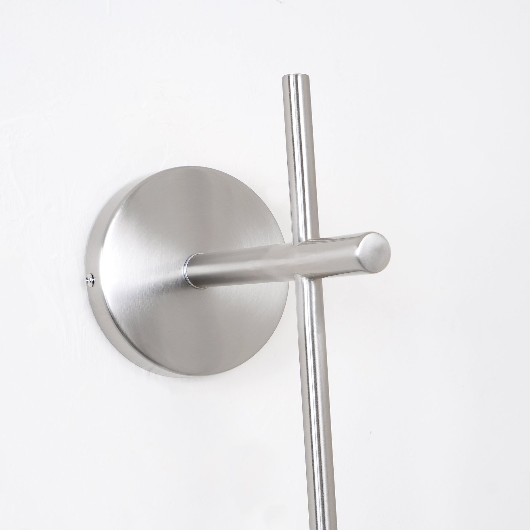 Vertical Globe Plug-in Wall Lamp