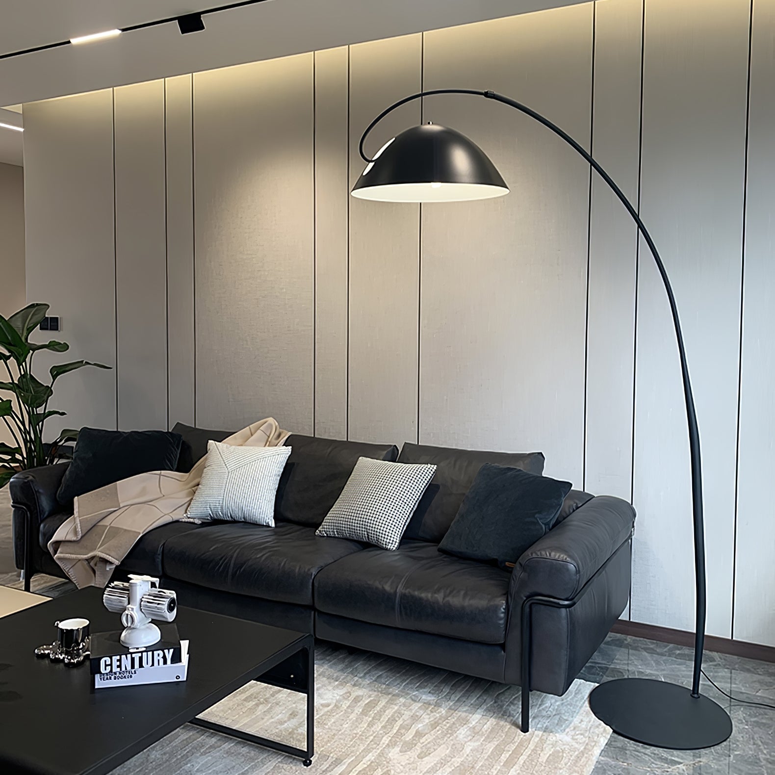 Verse Arc Floor Lamp