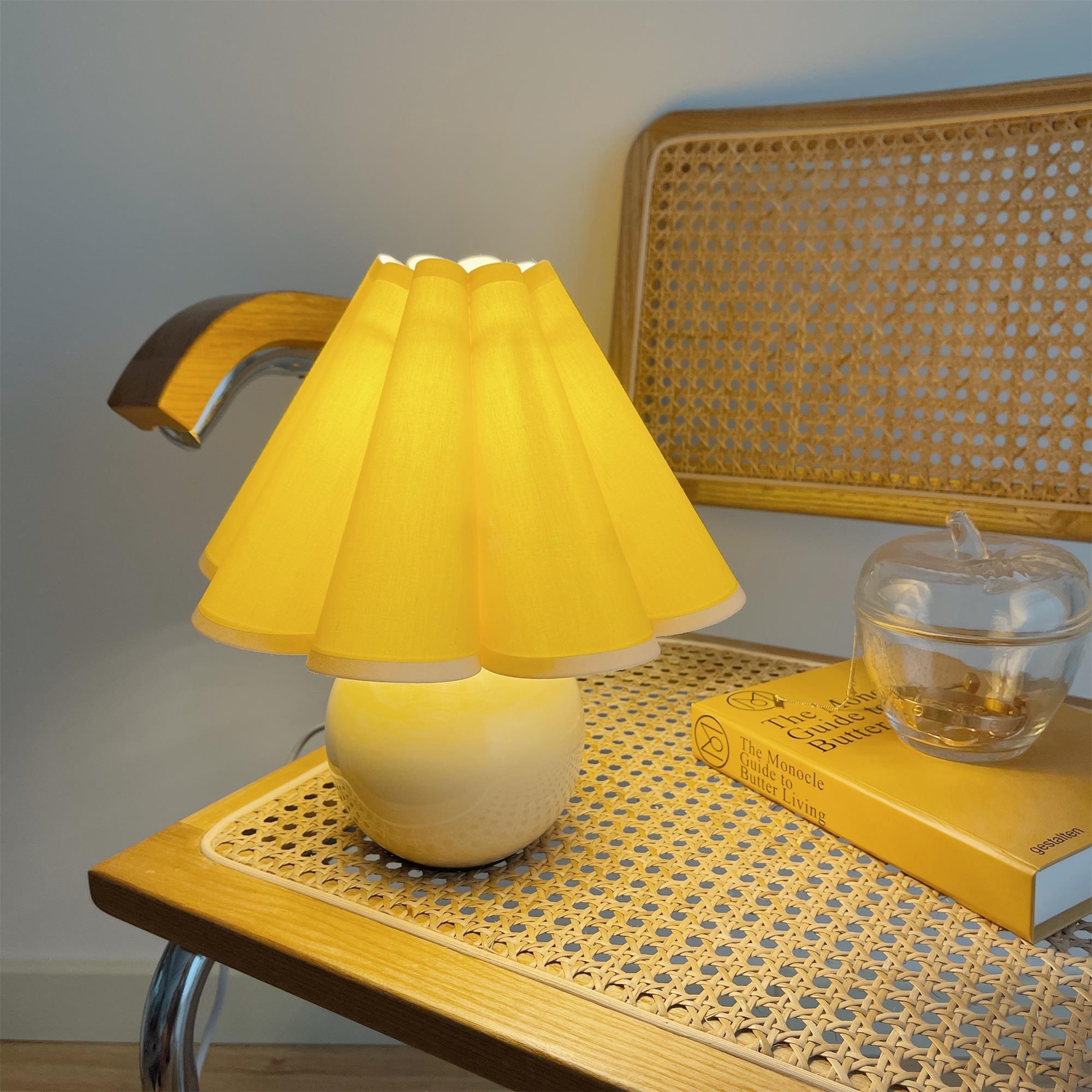 Kicsi Knife Pleat Table Lamp