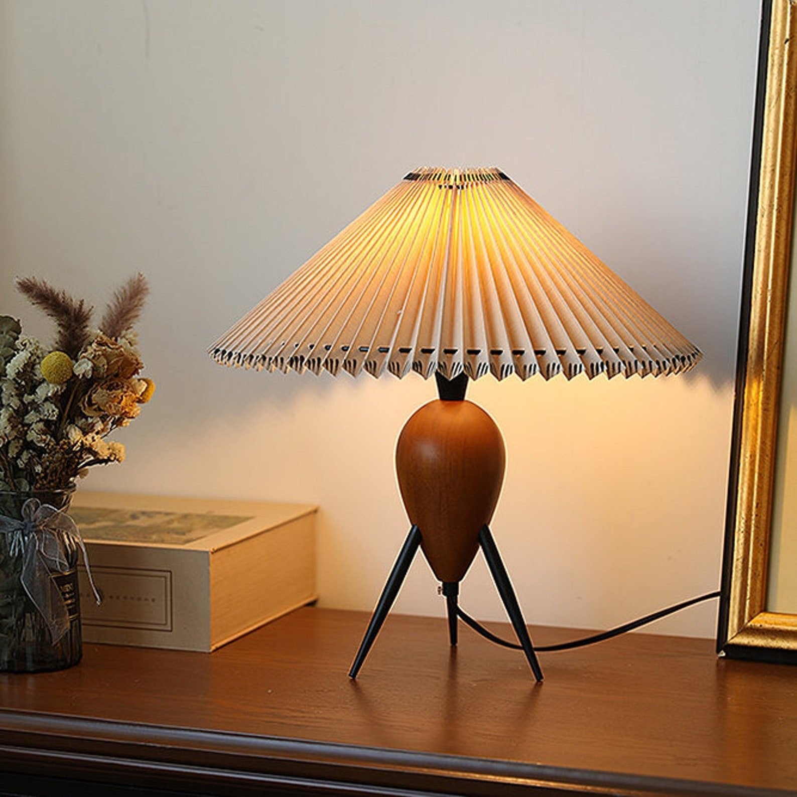 Mian Table Lamp