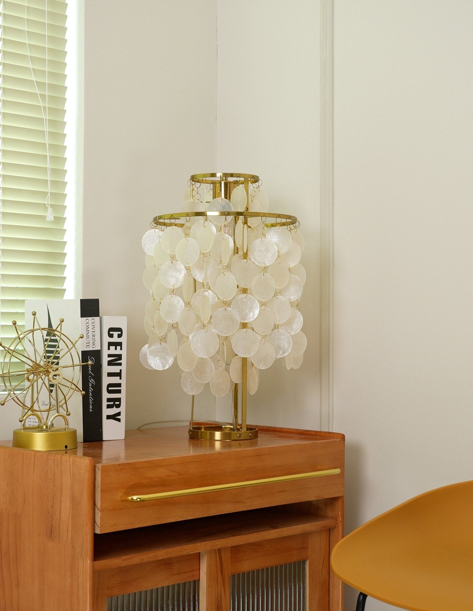 Round Shell Table Lamp