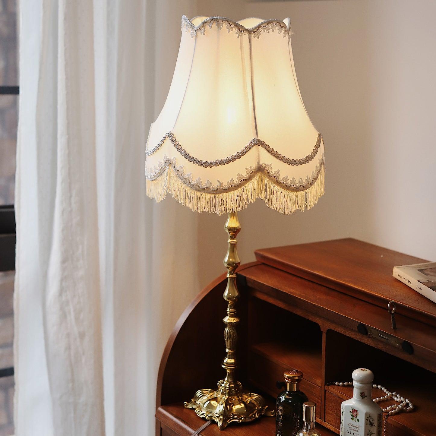 Pantalla Table Lamp