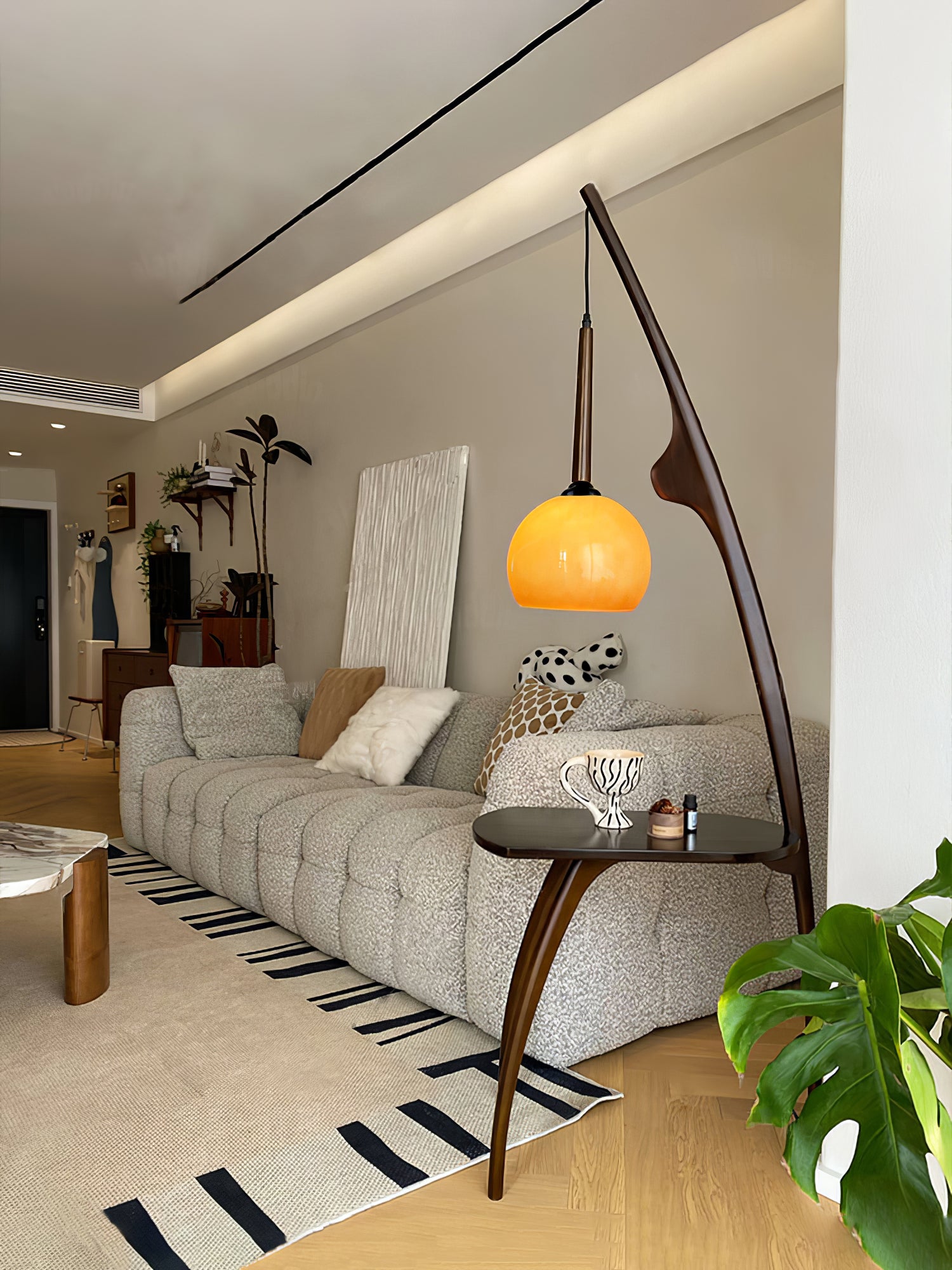 Curved Mantis Arm Floor Lamp