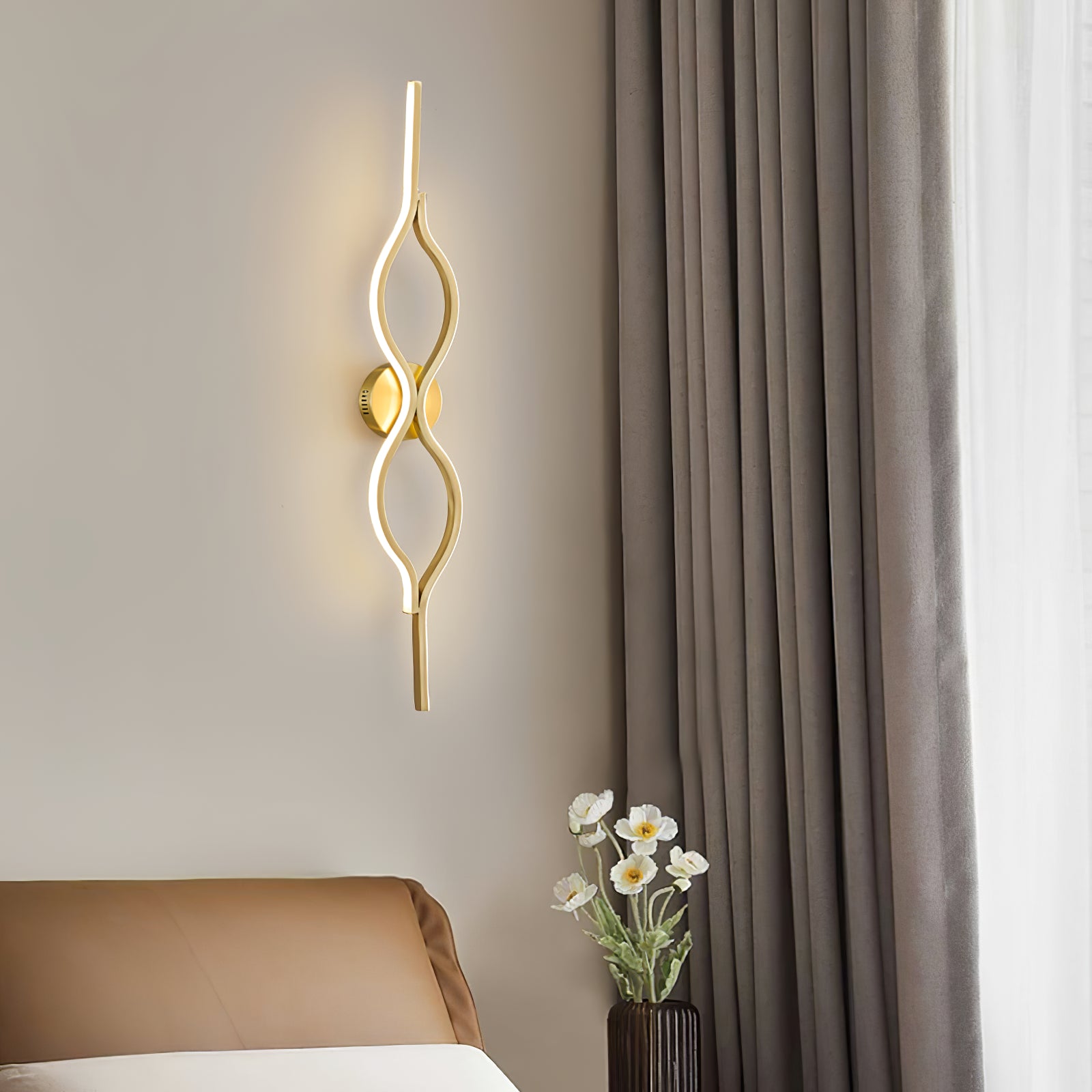 Twist Brass Wall Light