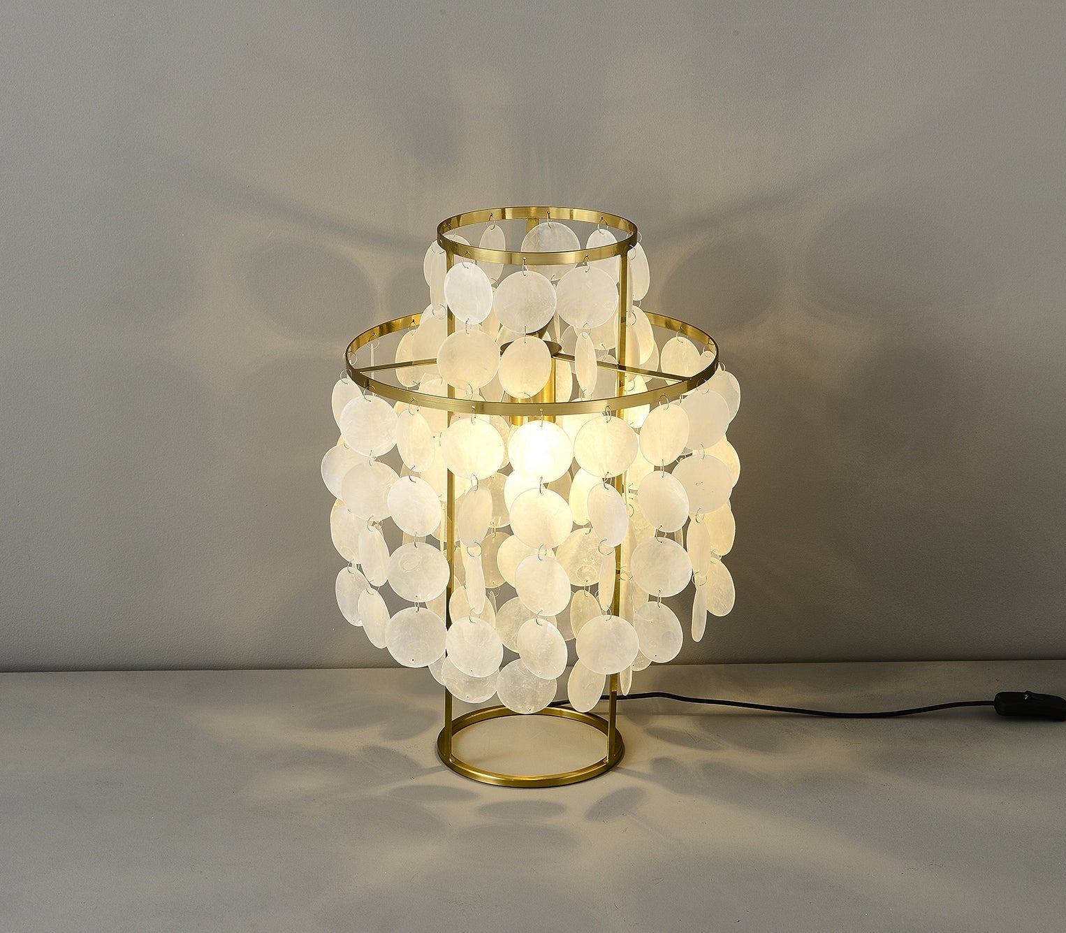 Round Shell Table Lamp