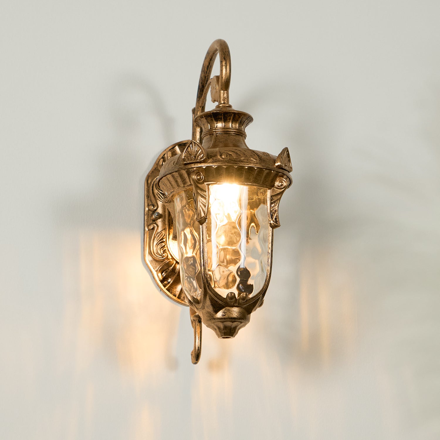 Heritage Outdoor Wall Lamp