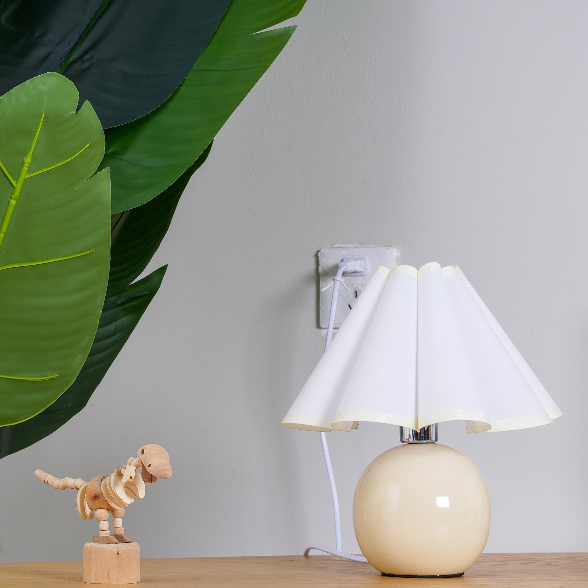 Kicsi Knife Pleat Table Lamp