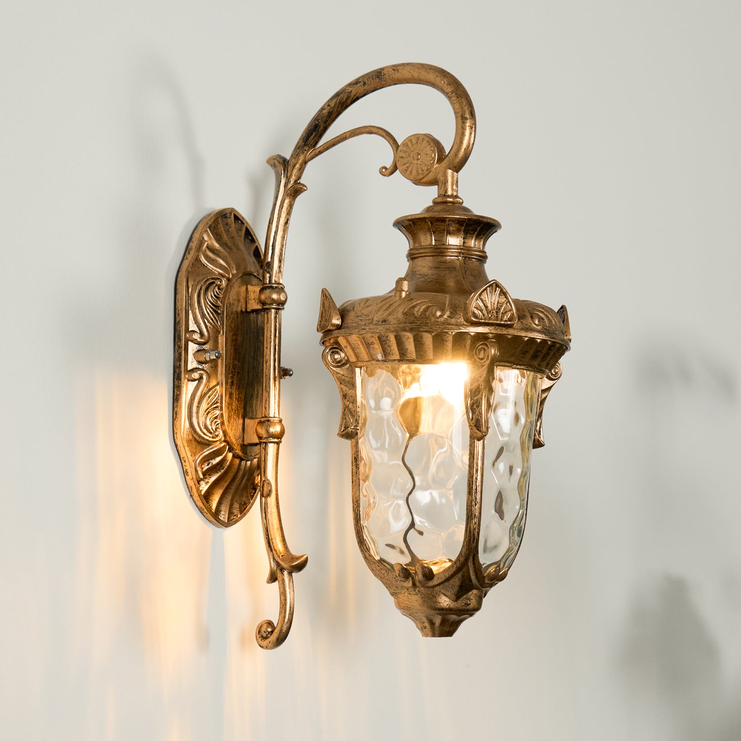 Heritage Outdoor Wall Lamp